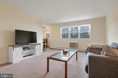 MLS: PABU2085992