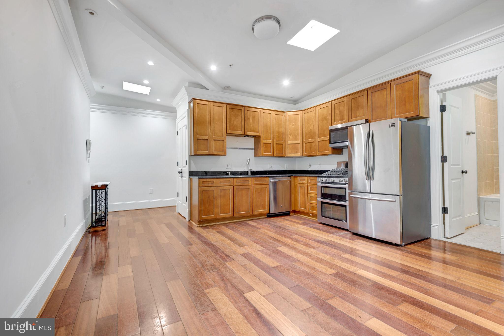 936 MADISON STREET NW 201