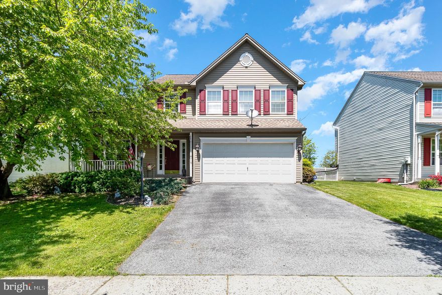 Come visit this beautiful home today! This home boasts of 3 bedrooms and 2.5 bathrooms. The open floor plan between the kitchen, dining room and living room is great for entertaining. It offers well kept hardwood flooring throughout. Outside there is a spacious back deck along with a fenced in back yard for privacy. Schedule a showing today before it is too late!