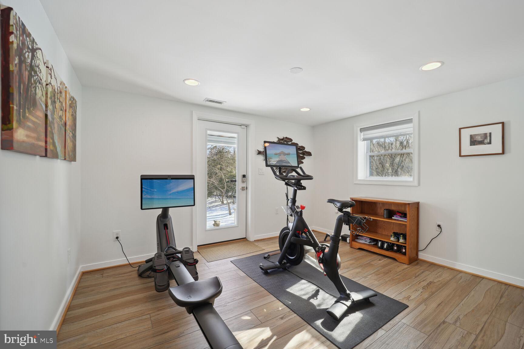 ANNAPOLIS ROADS - Residential