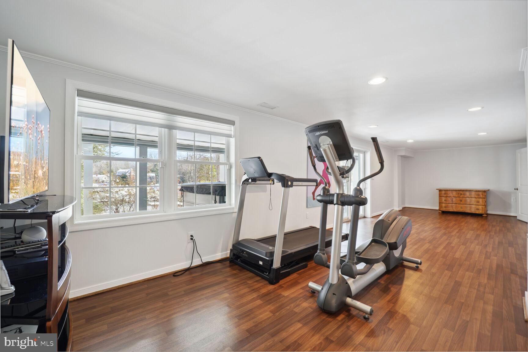 ANNAPOLIS ROADS - Residential