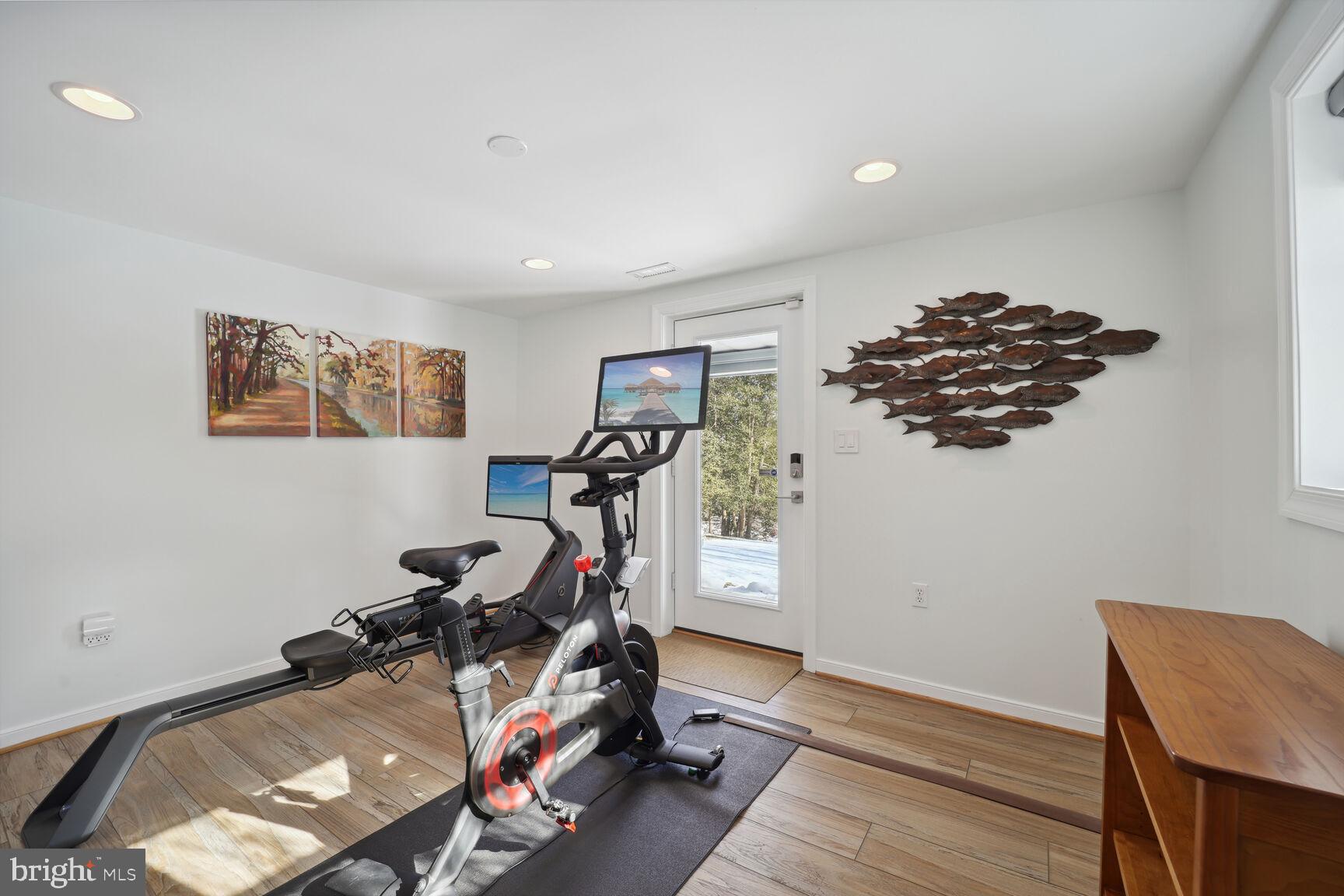 ANNAPOLIS ROADS - Residential