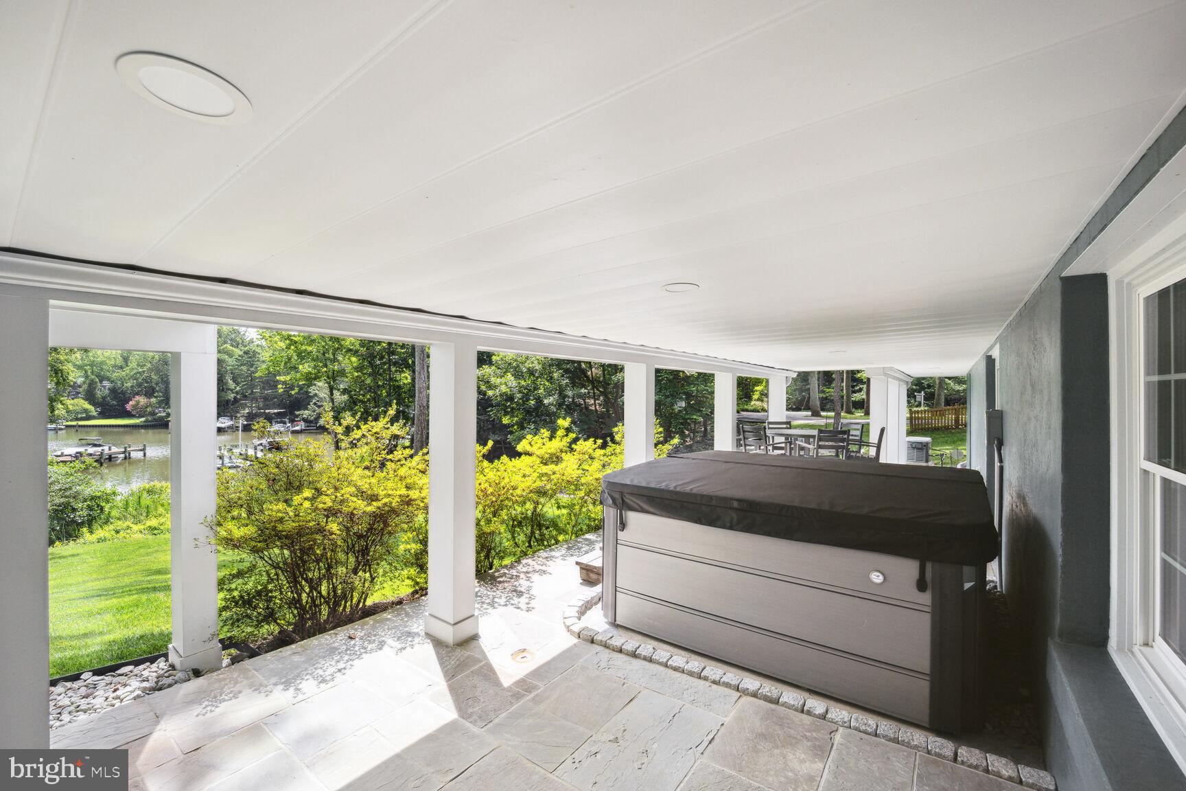 ANNAPOLIS ROADS - Residential