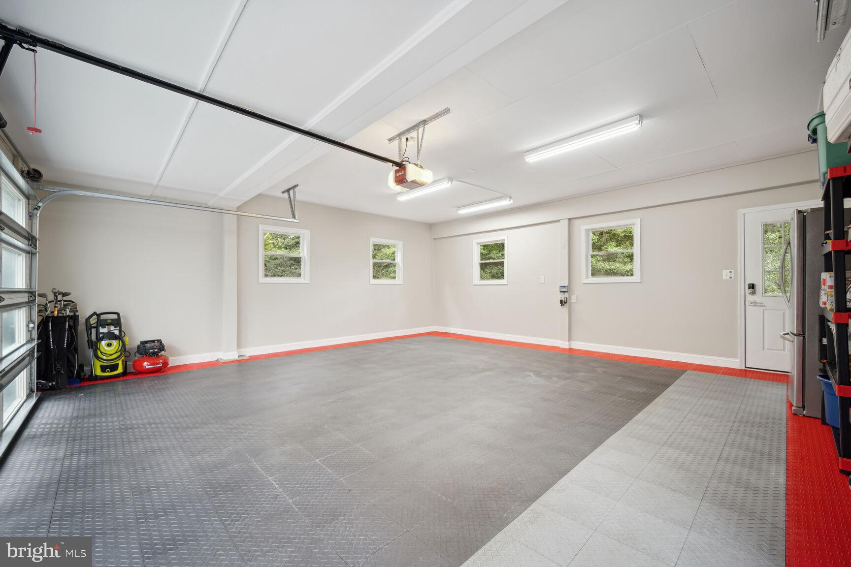 ANNAPOLIS ROADS - Residential