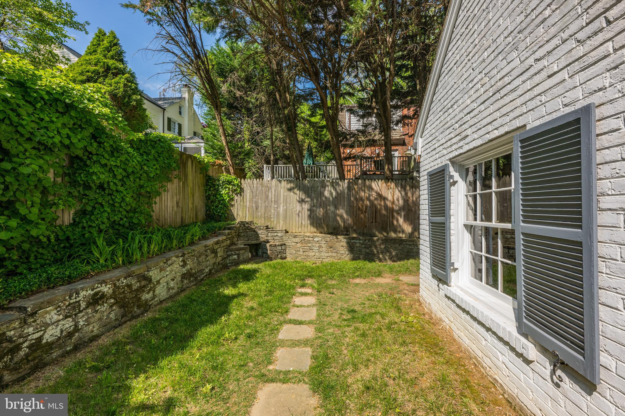 WESTMORELAND HILLS - Residential