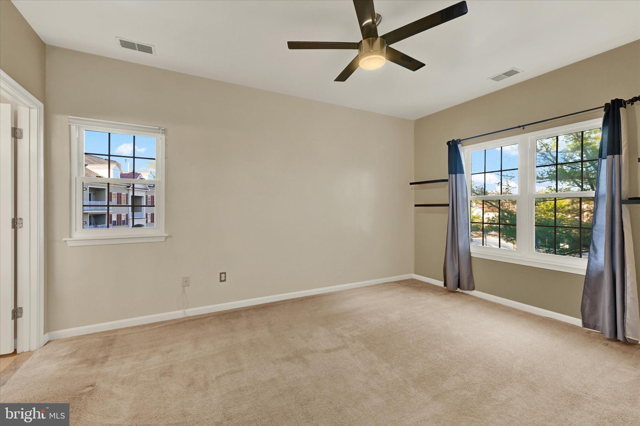 FALLS GABLE - Residential