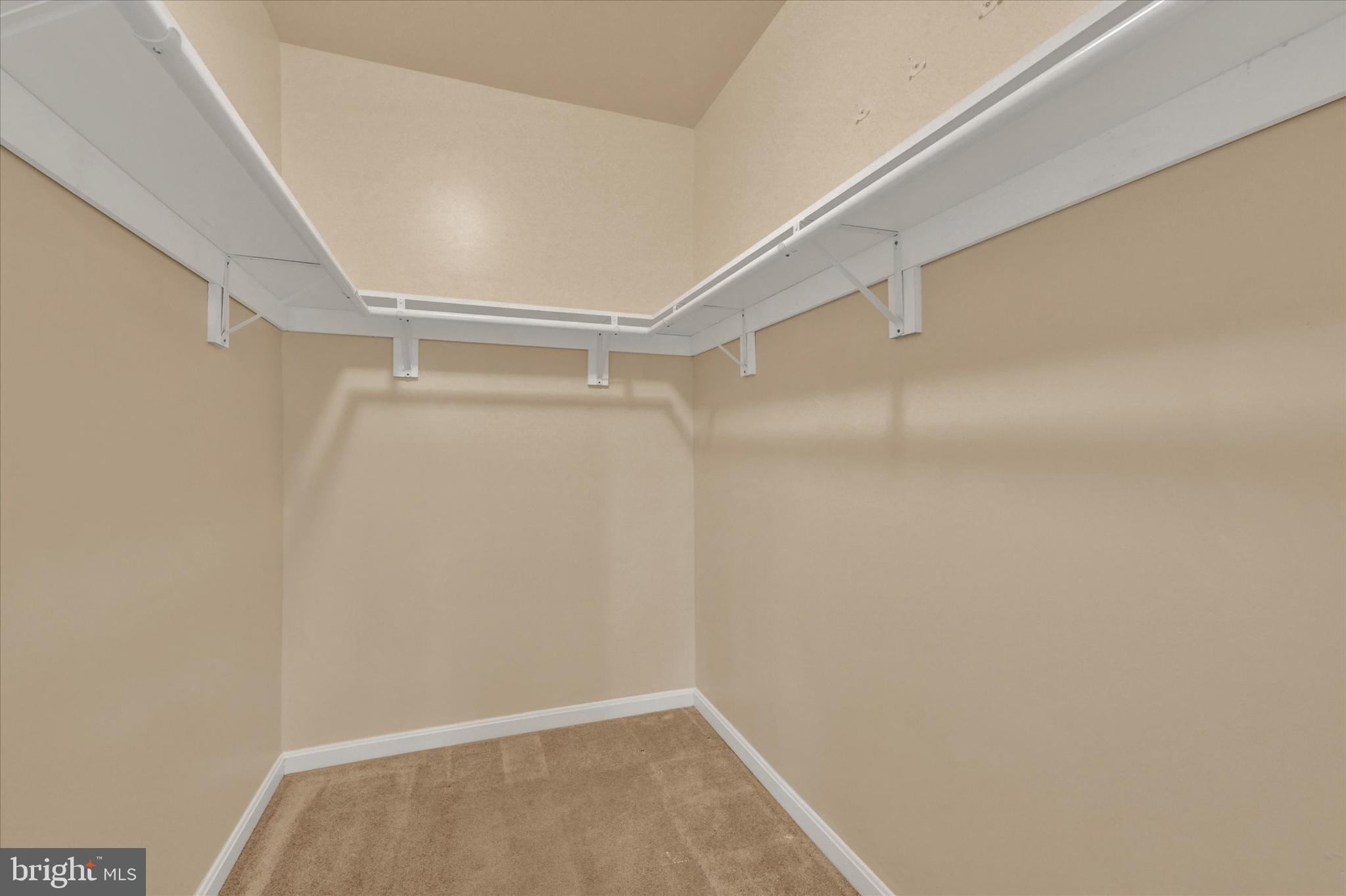 FALLS GABLE - Residential