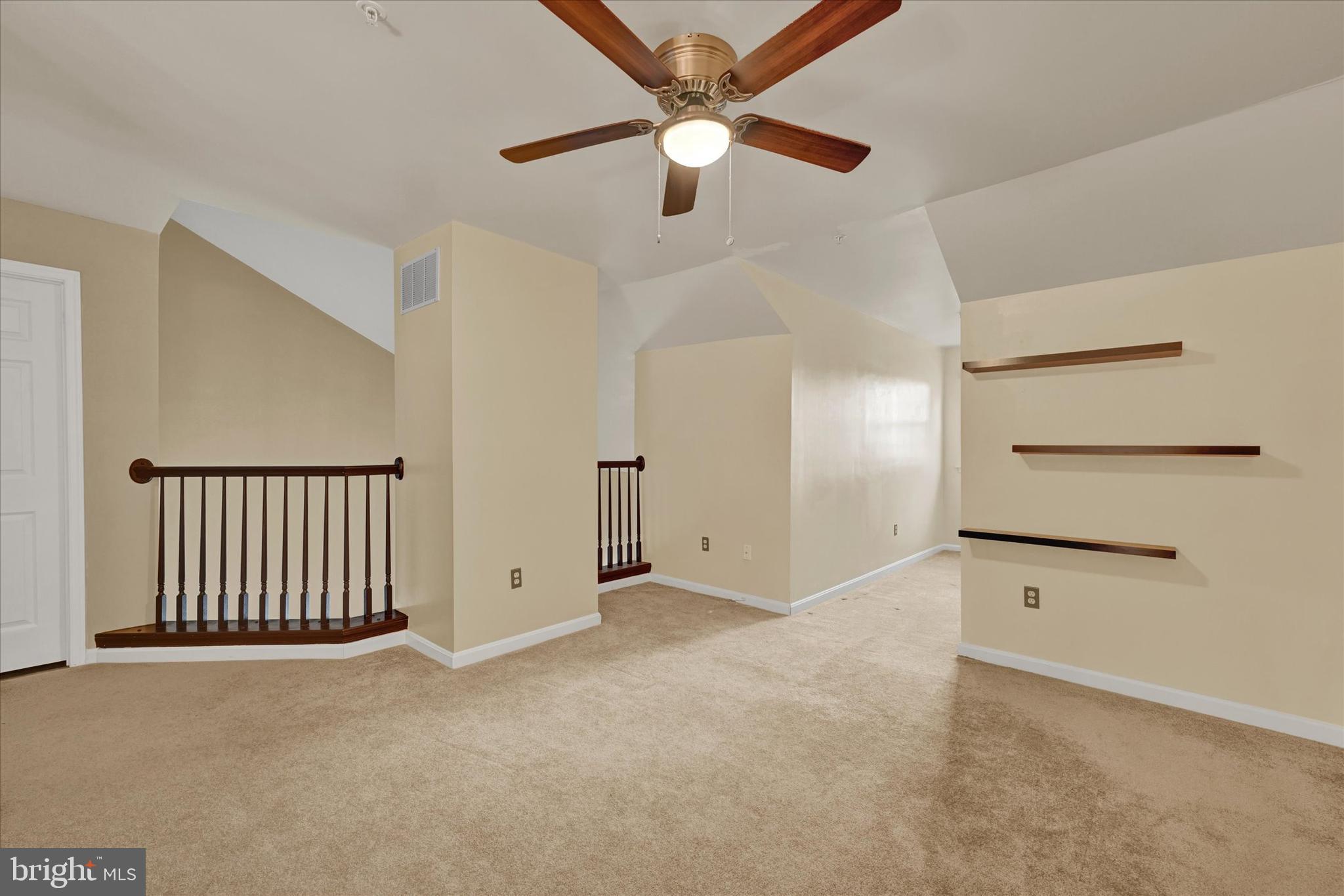 FALLS GABLE - Residential