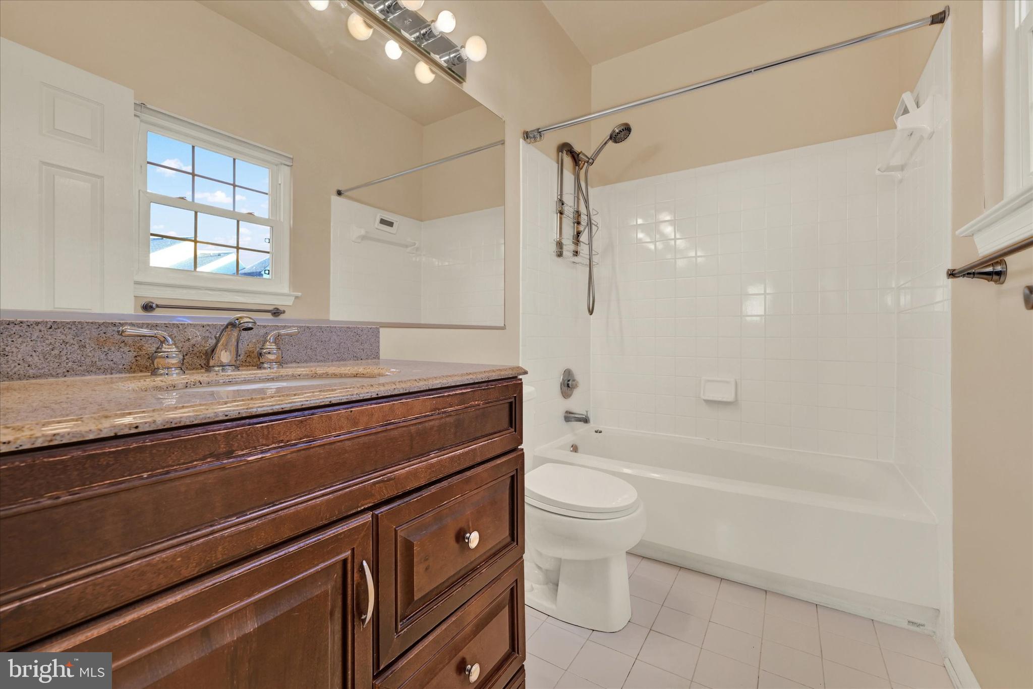 FALLS GABLE - Residential