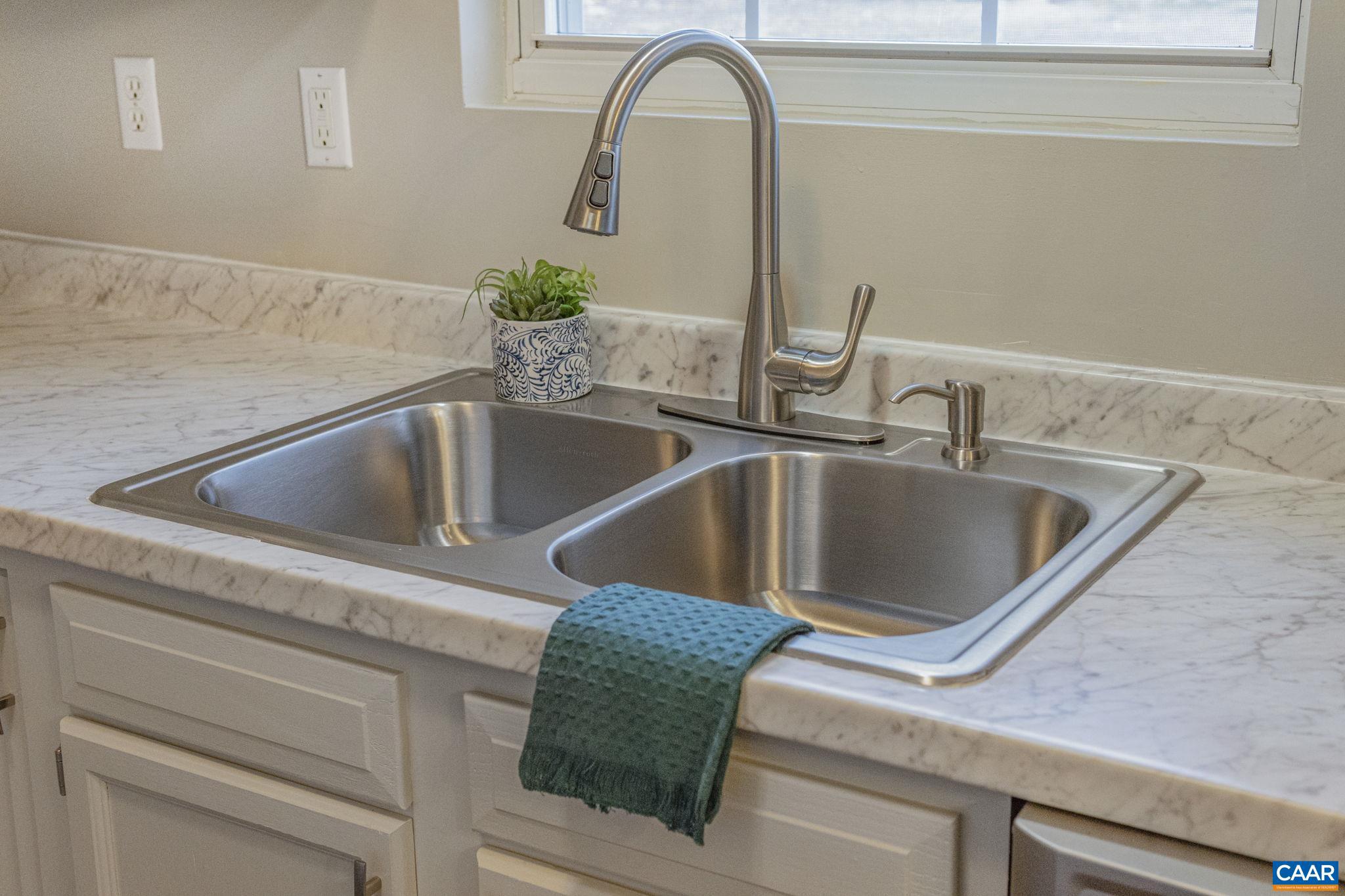 LAKE MONTICELLO - Residential