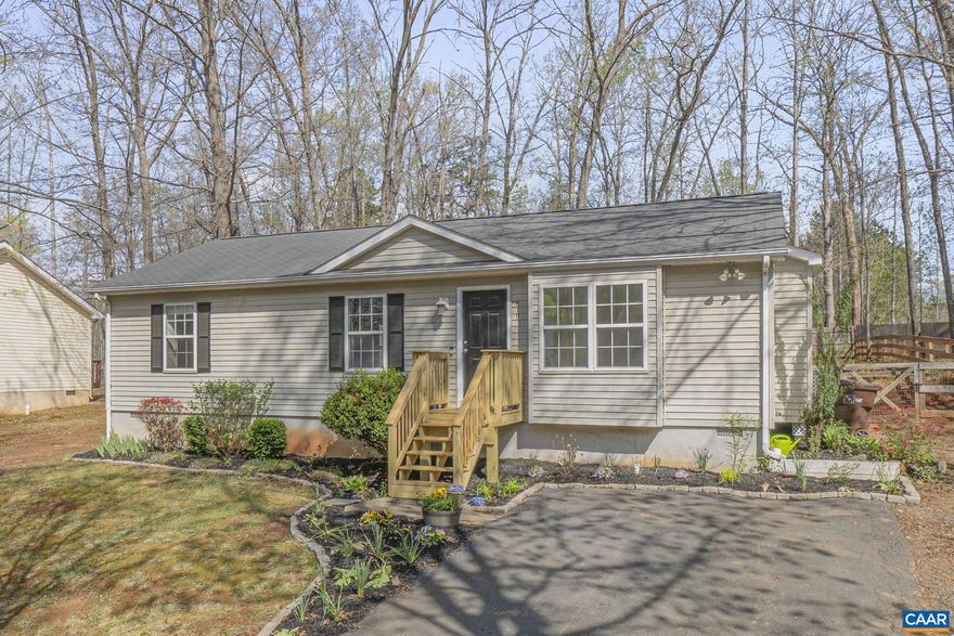 Fantastic 3 bedroom, 2 bath one level home inside the gates of Lake Monticello! This home is completely move-in ready and features plenty of natural light and great layout! Many updates including: New exterior front steps, new refrigerator, washer, dryer and kitchen sink, freshly painted, LVP floors throughout- NO carpets- paved drive, large shed for extra storage and fully fenced back yard! All this within walking distance to the main beach, park and pool!,Formica Counter,Fireplace in Family Room