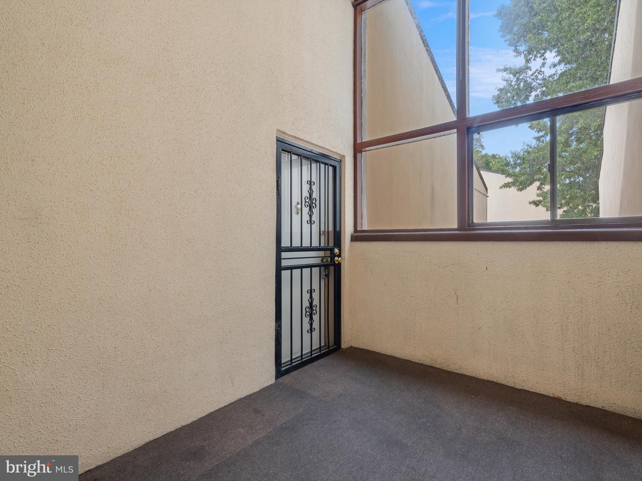 TREETOP CONDO - Residential