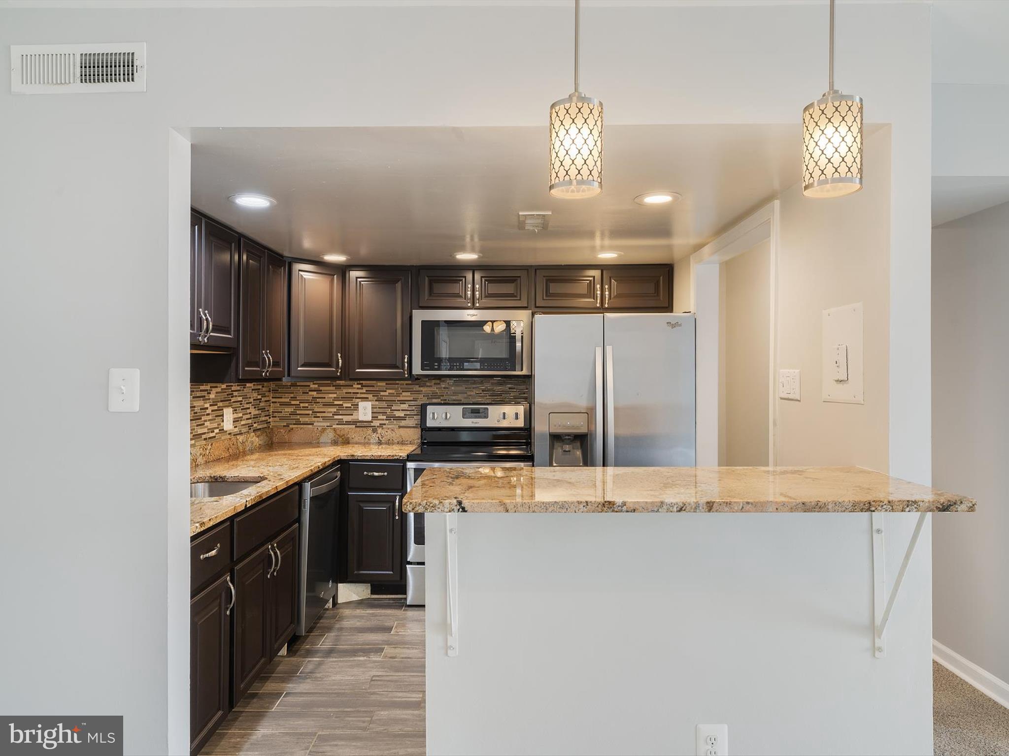 TREETOP CONDO - Residential