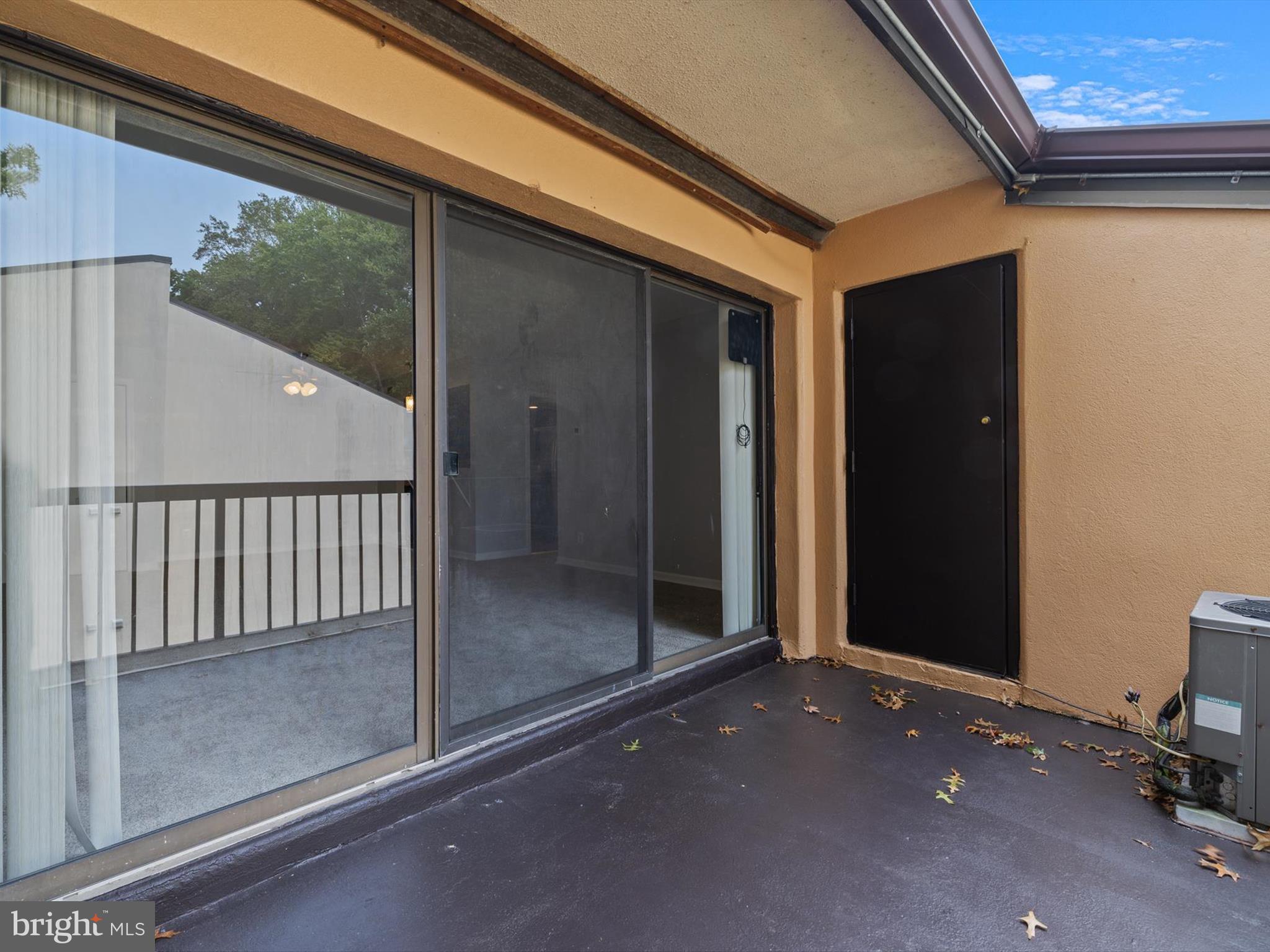 TREETOP CONDO - Residential