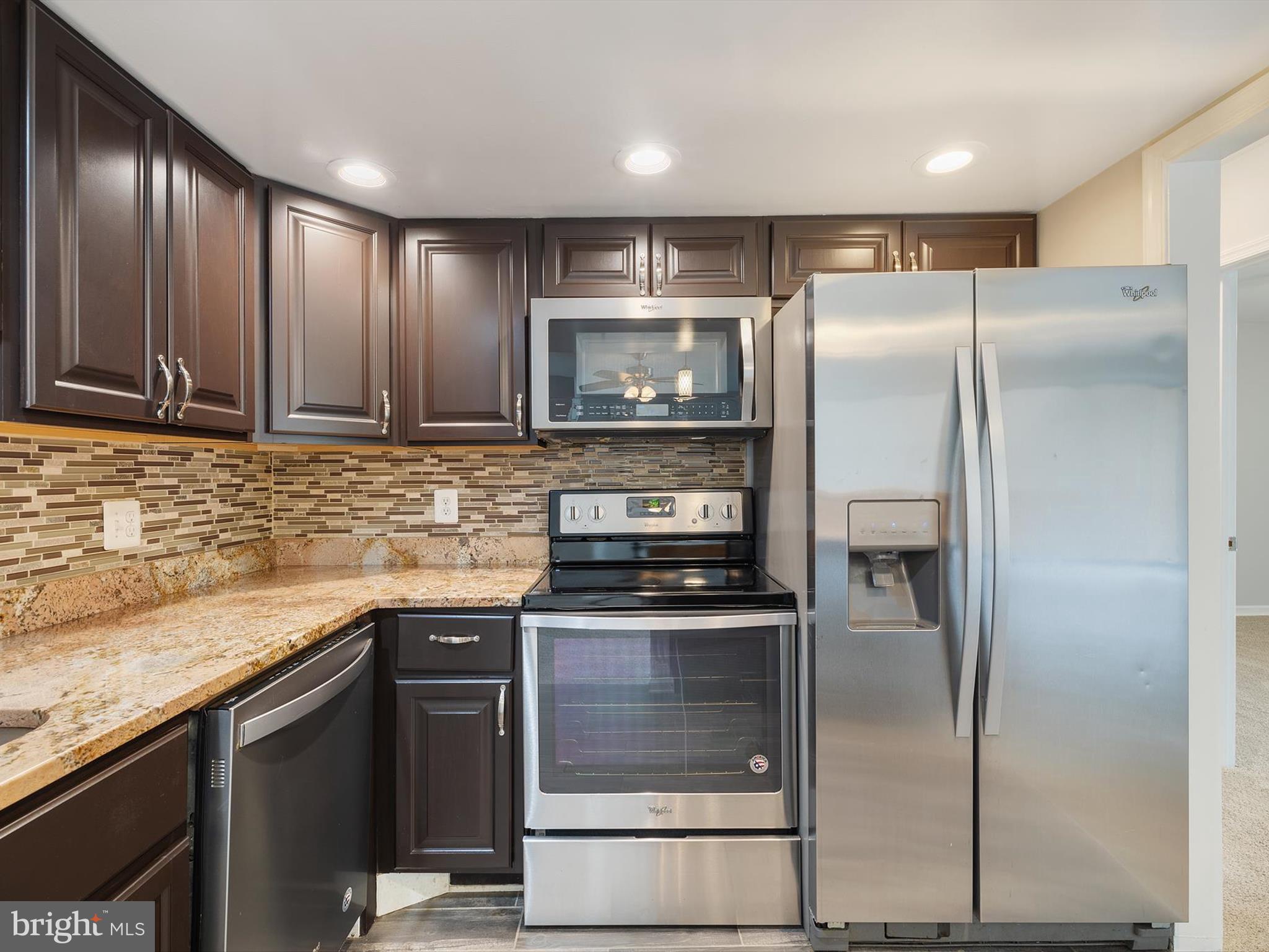 TREETOP CONDO - Residential