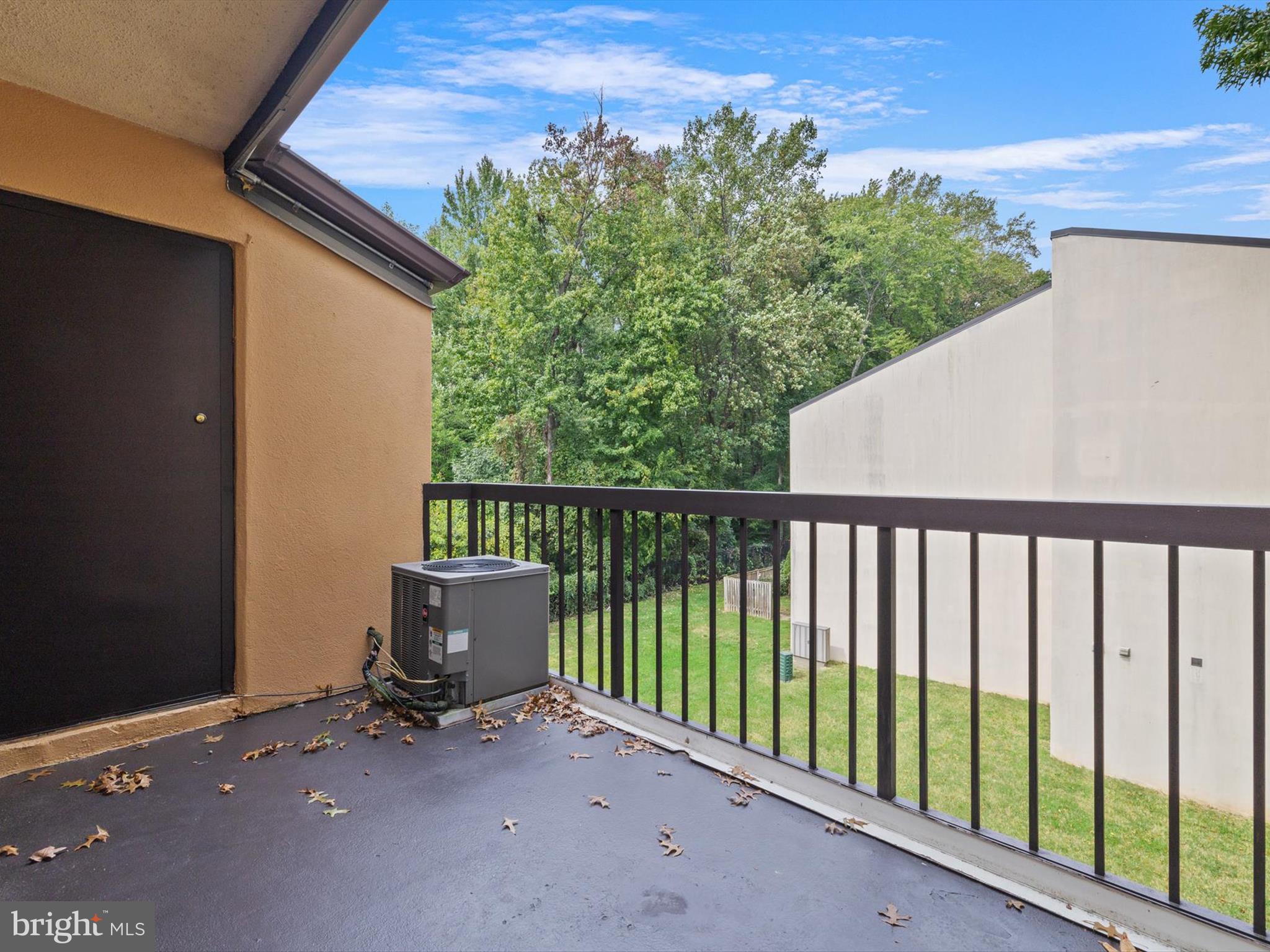 TREETOP CONDO - Residential