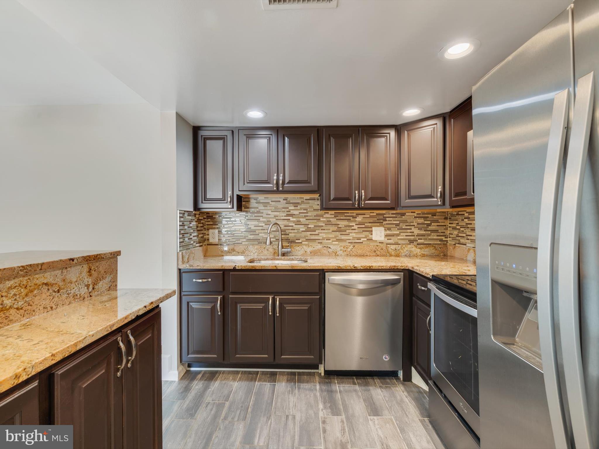 TREETOP CONDO - Residential