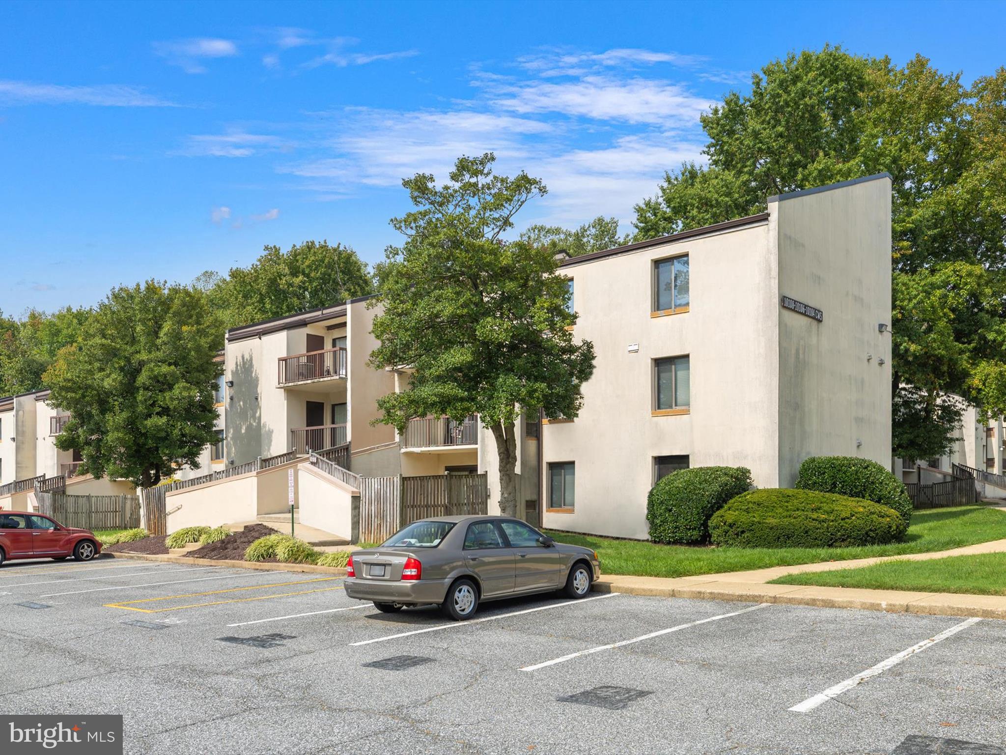 TREETOP CONDO - Residential