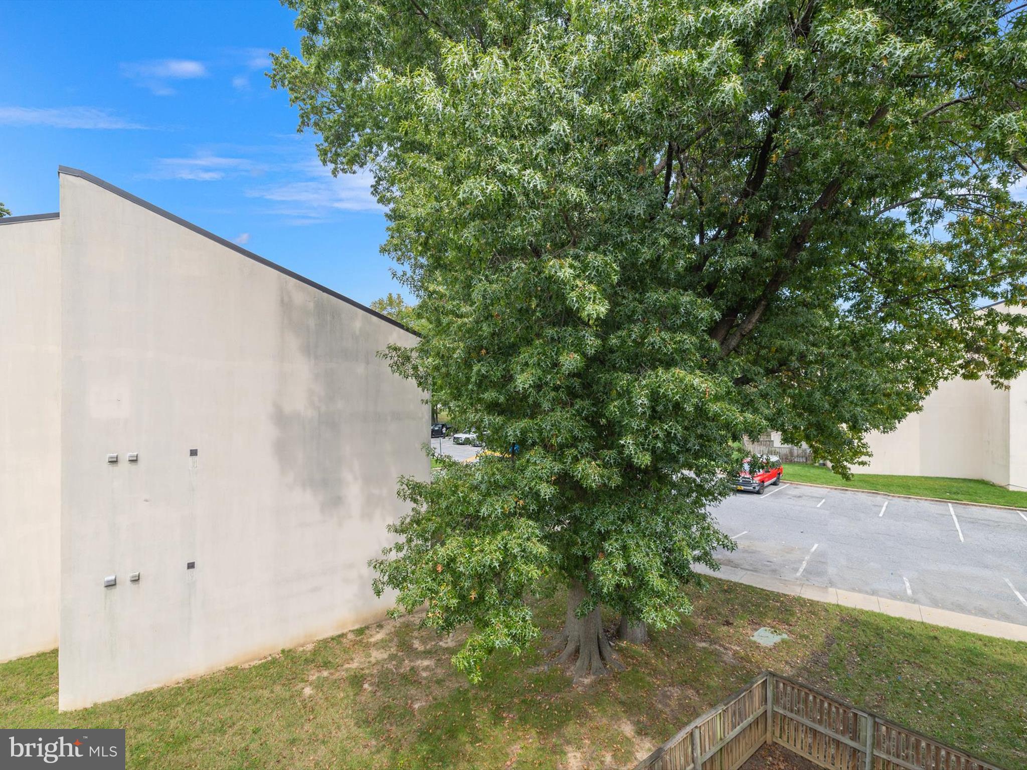 TREETOP CONDO - Residential