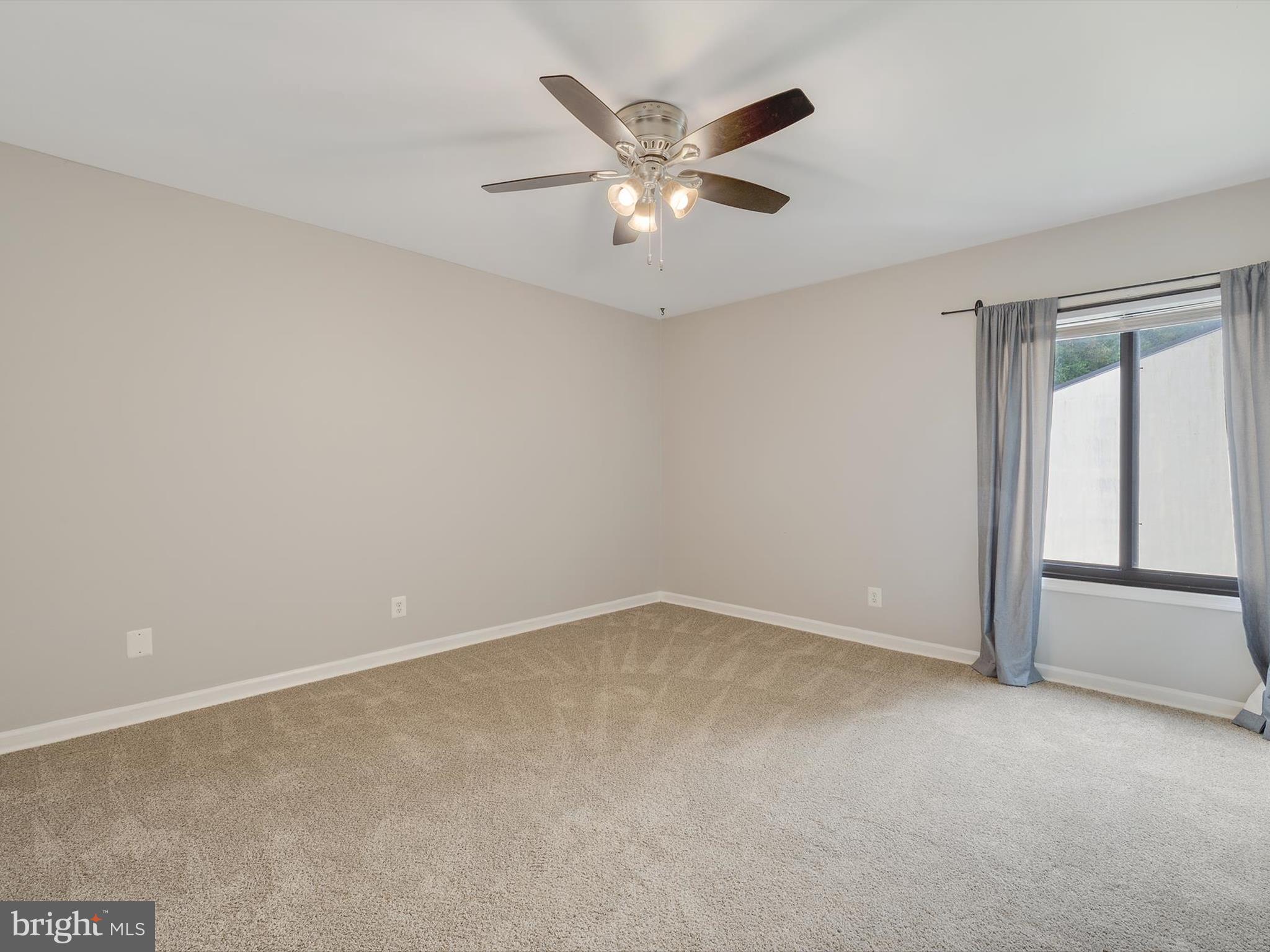 TREETOP CONDO - Residential