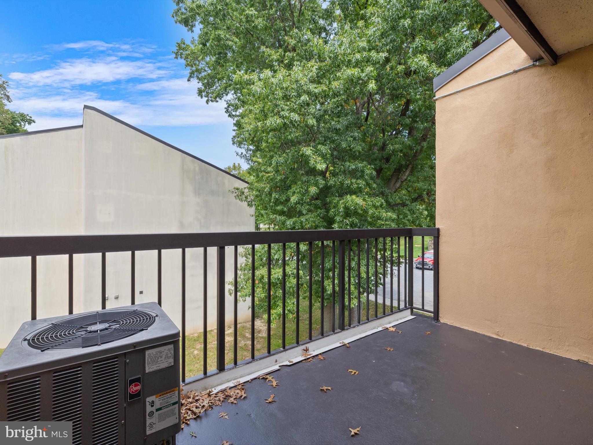 TREETOP CONDO - Residential