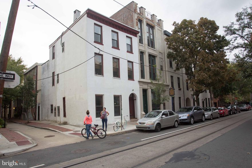 $500 Security Deposit!!! Updated Renovated Apartment with W/D, Stainless Steel Appliances, Granite Countertops. This is the entire 2nd floor, large layout, completely renovated. Great Location!  Experience city life while living in a quiet residential area. First floor, spacious lofted 1 bedroom unit with hardwood flooring throughout, gas range, nice closet space and ceramic tile in the bathroom. Ready to move in!  Rittenhouse Square Park Farmer's Market, Parc, Rouge, Dandelion, Garces Trading Company, El Vez, and Sampan offer exceptional dining within a few blocks Easy access to Market East SEPTA station and SEPTA bus routes, routes I-95 and 76. Pictures are of a similar unit.