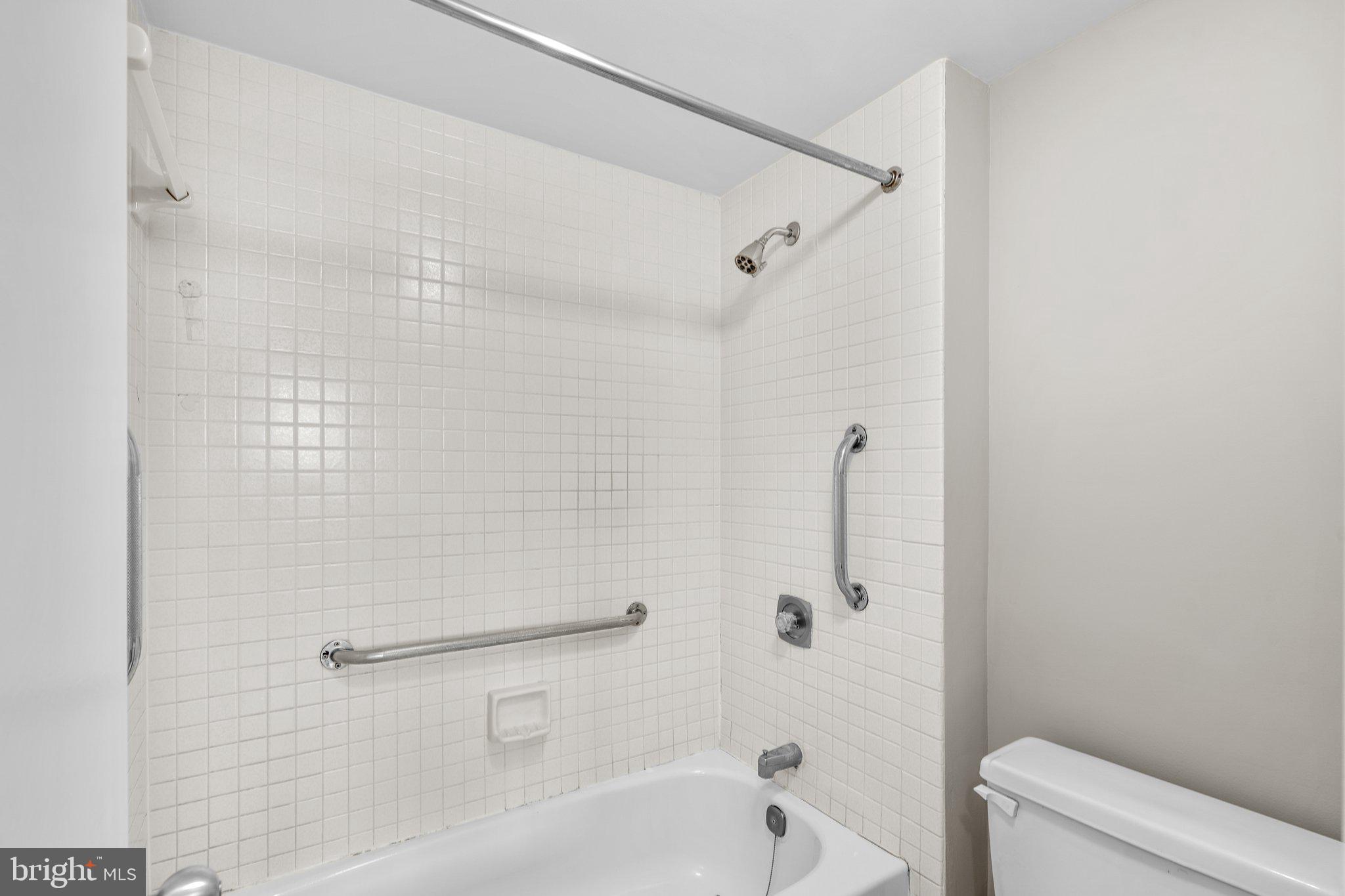 SKYLINE SQUARE CONDO - Residential