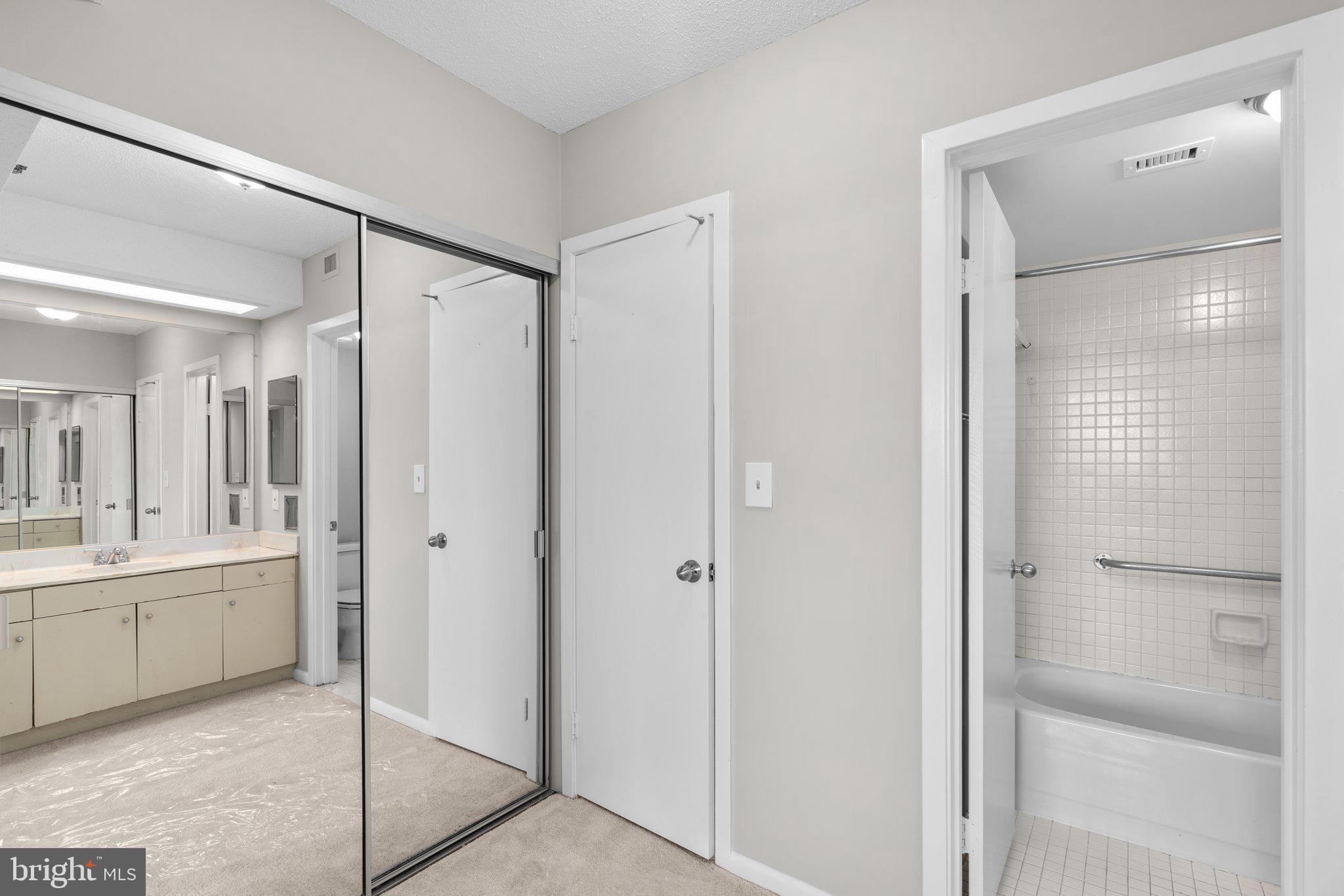 SKYLINE SQUARE CONDO - Residential