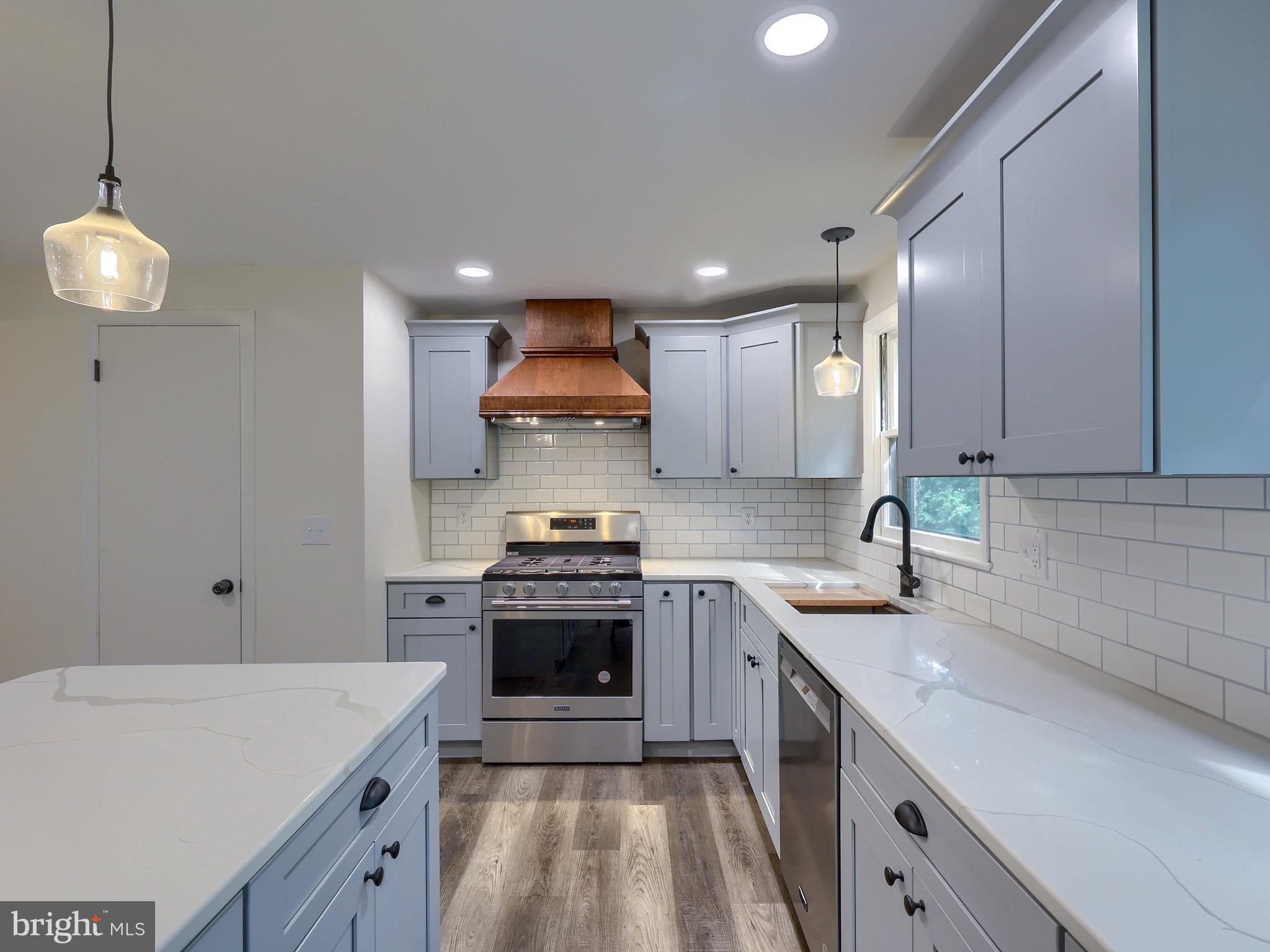 DELBROOK MANOR - Residential