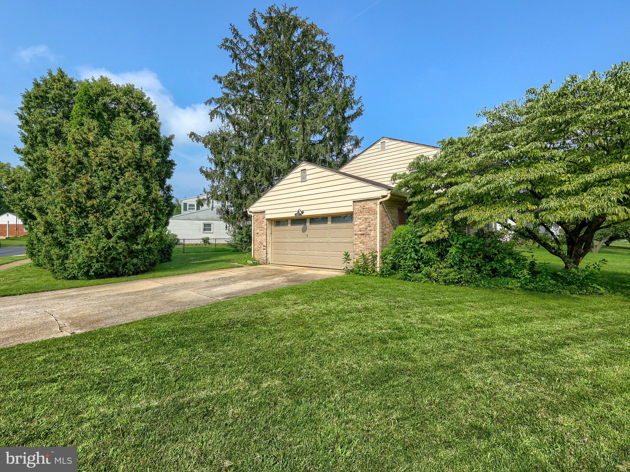 DELBROOK MANOR - Residential