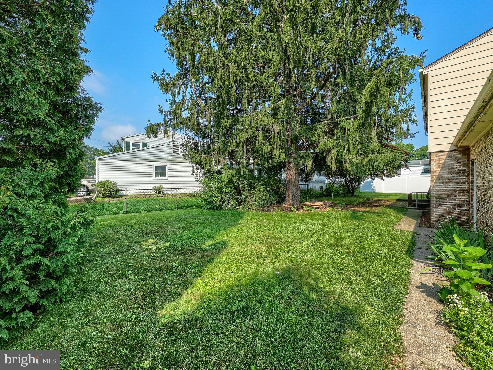 DELBROOK MANOR - Residential