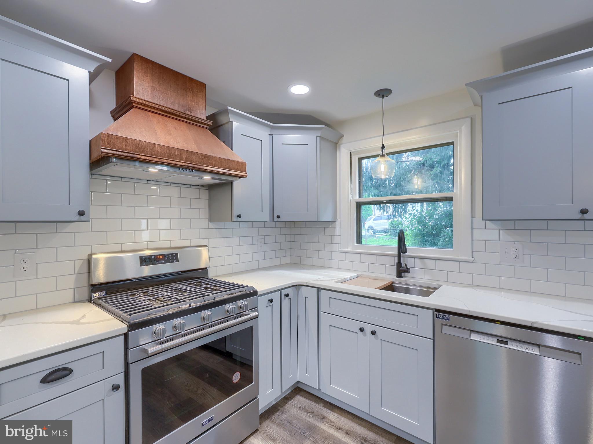 DELBROOK MANOR - Residential