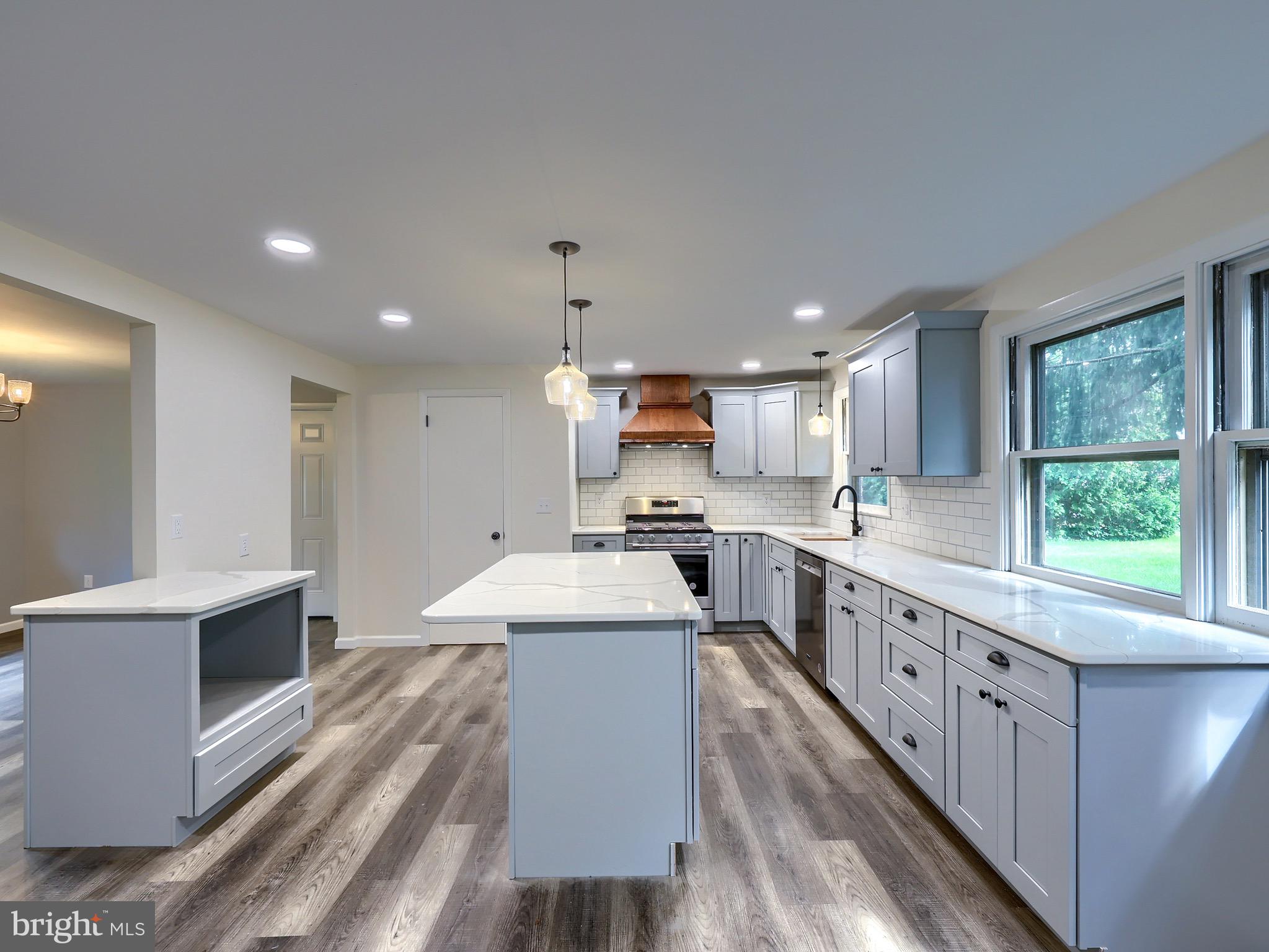 DELBROOK MANOR - Residential