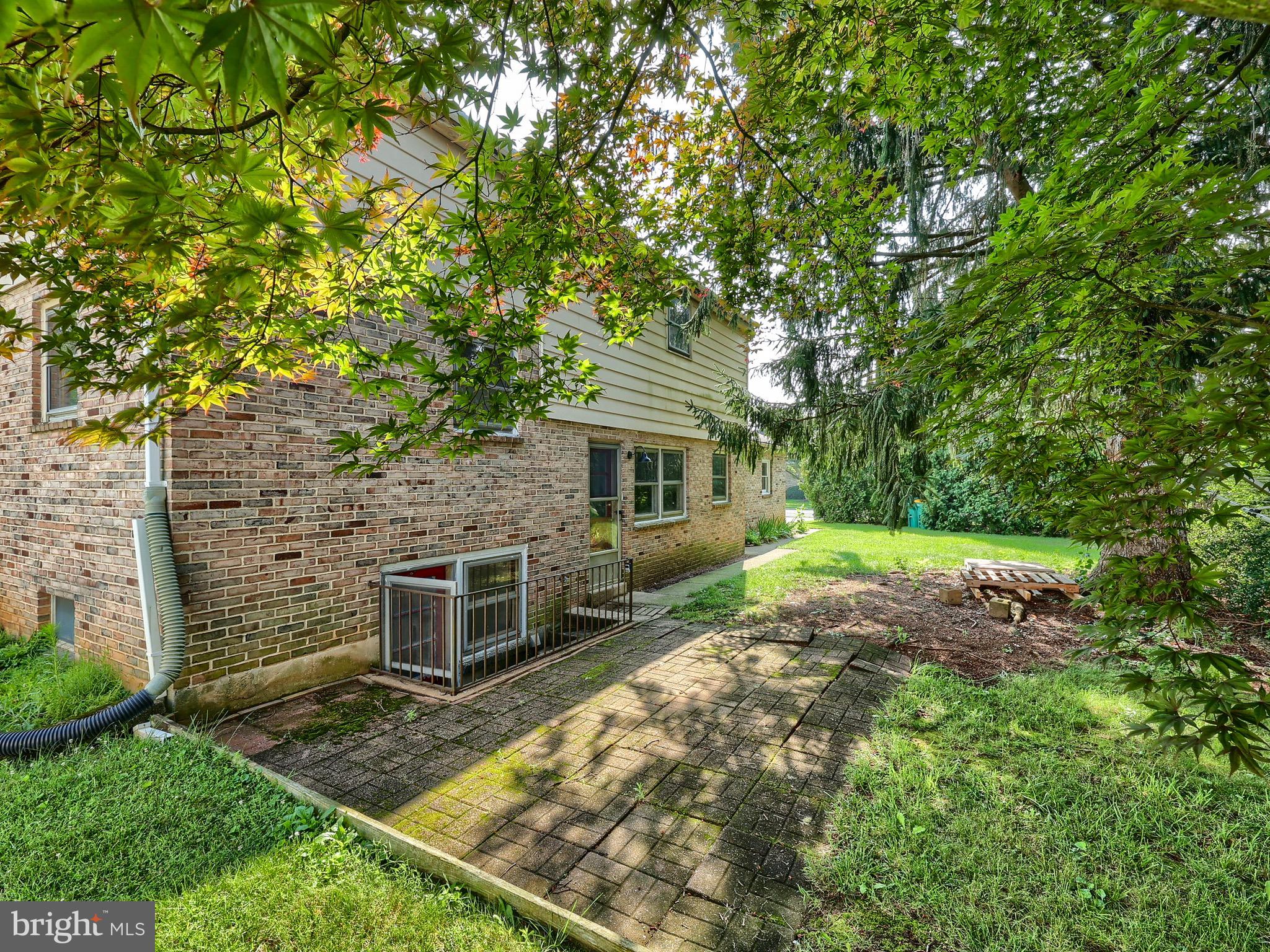 DELBROOK MANOR - Residential