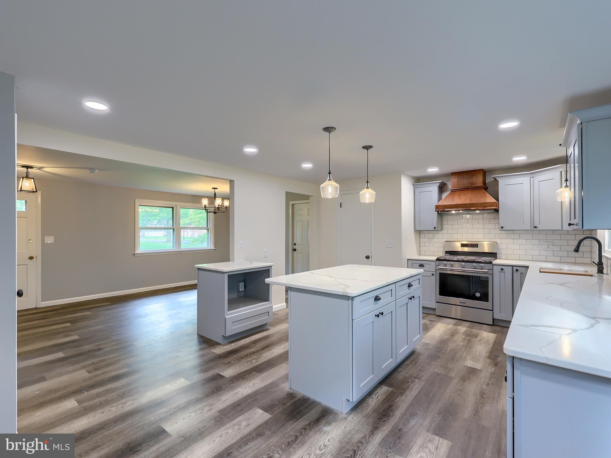 DELBROOK MANOR - Residential