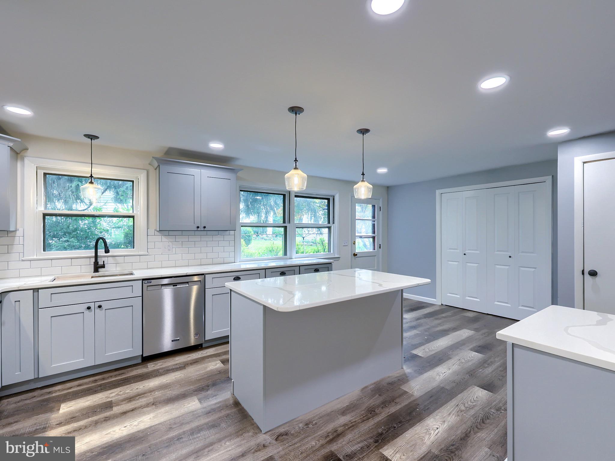 DELBROOK MANOR - Residential