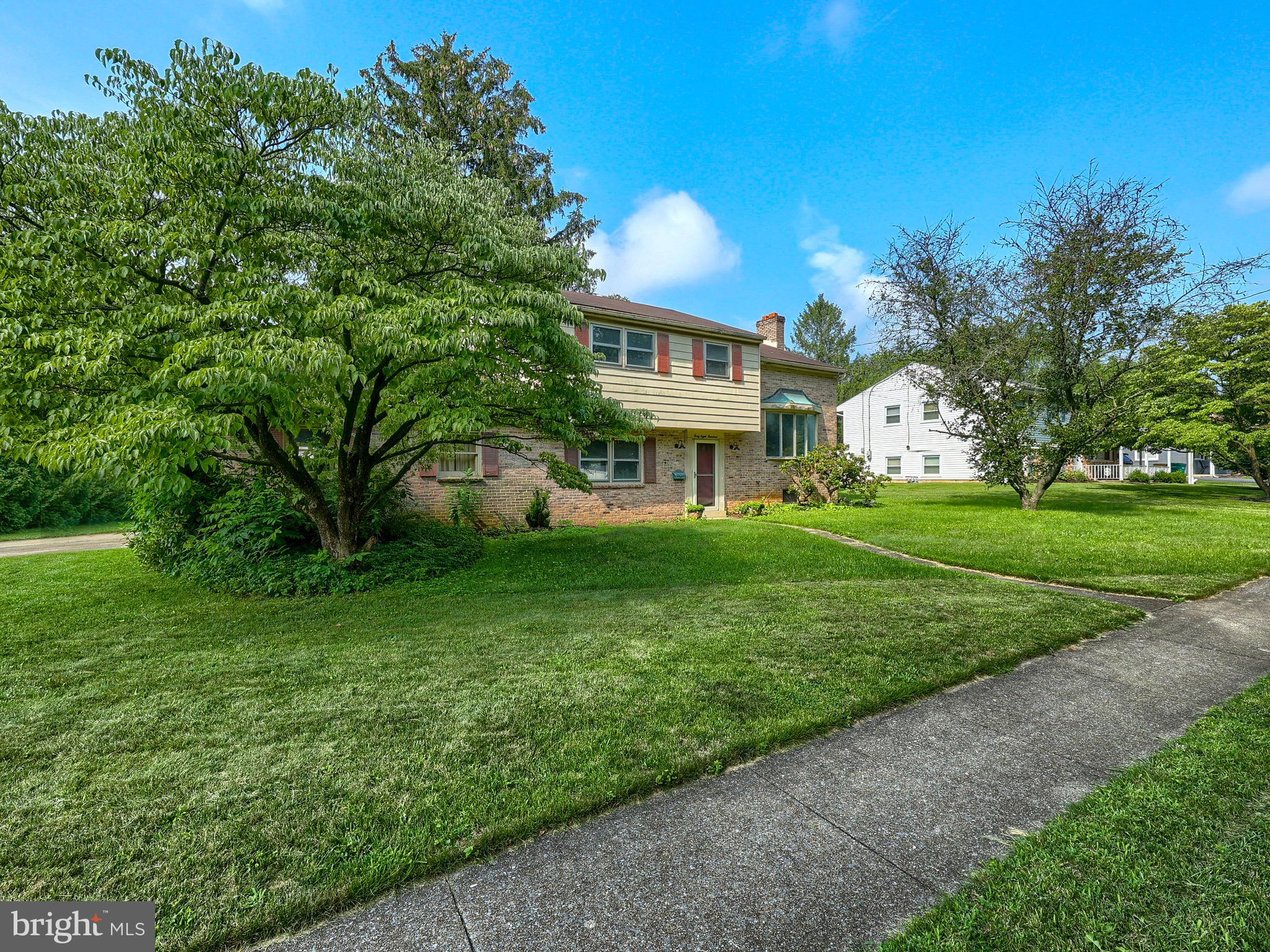 DELBROOK MANOR - Residential