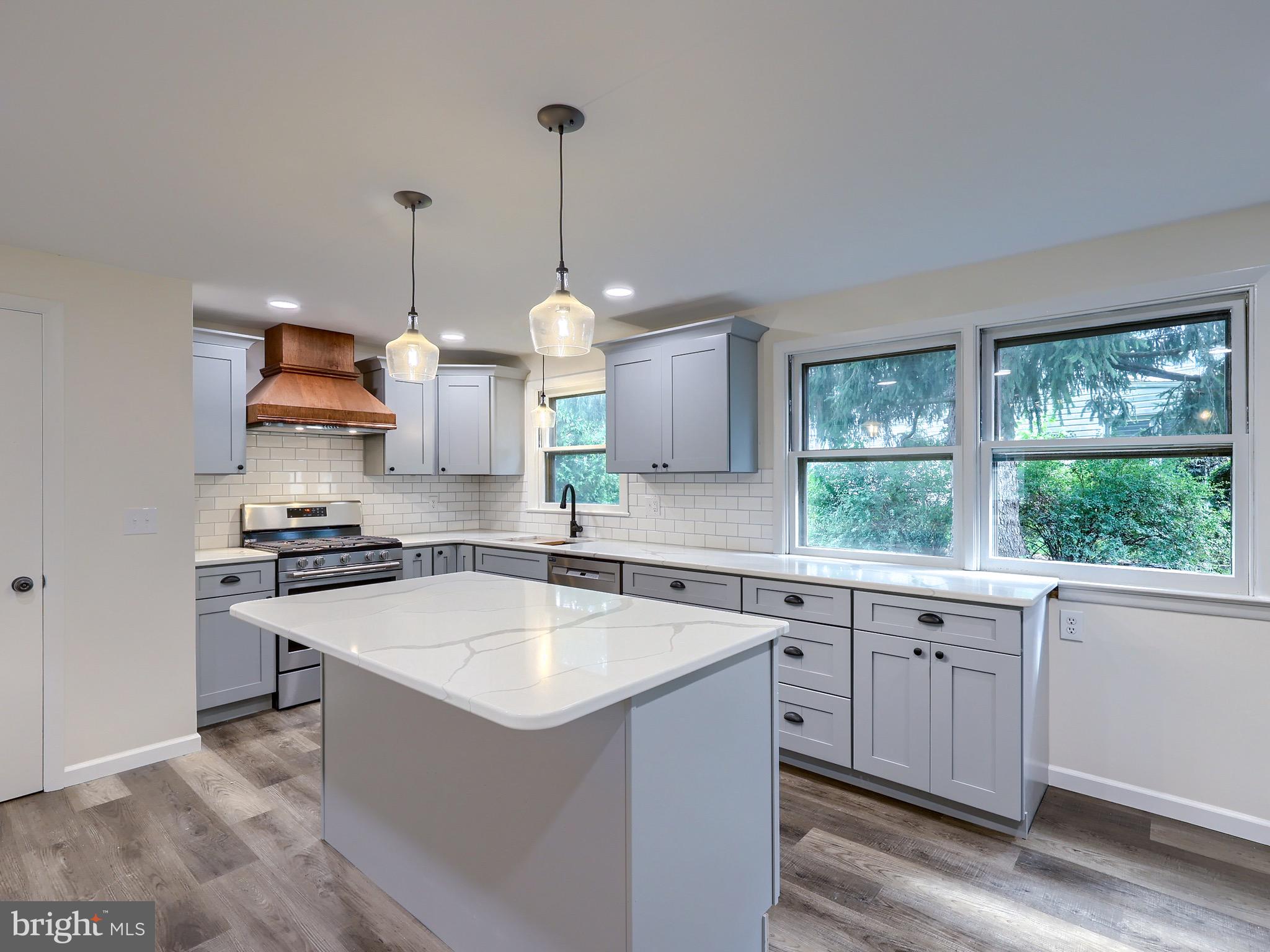 DELBROOK MANOR - Residential