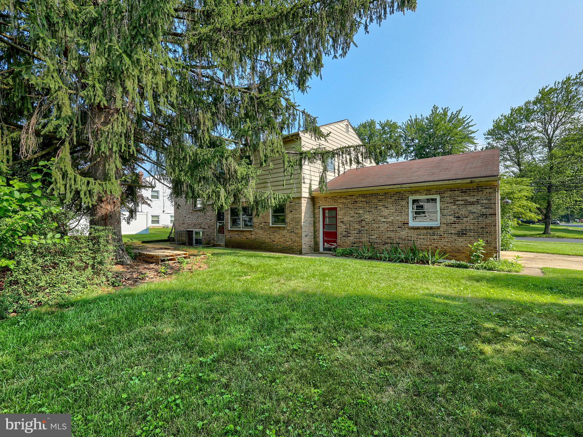 DELBROOK MANOR - Residential