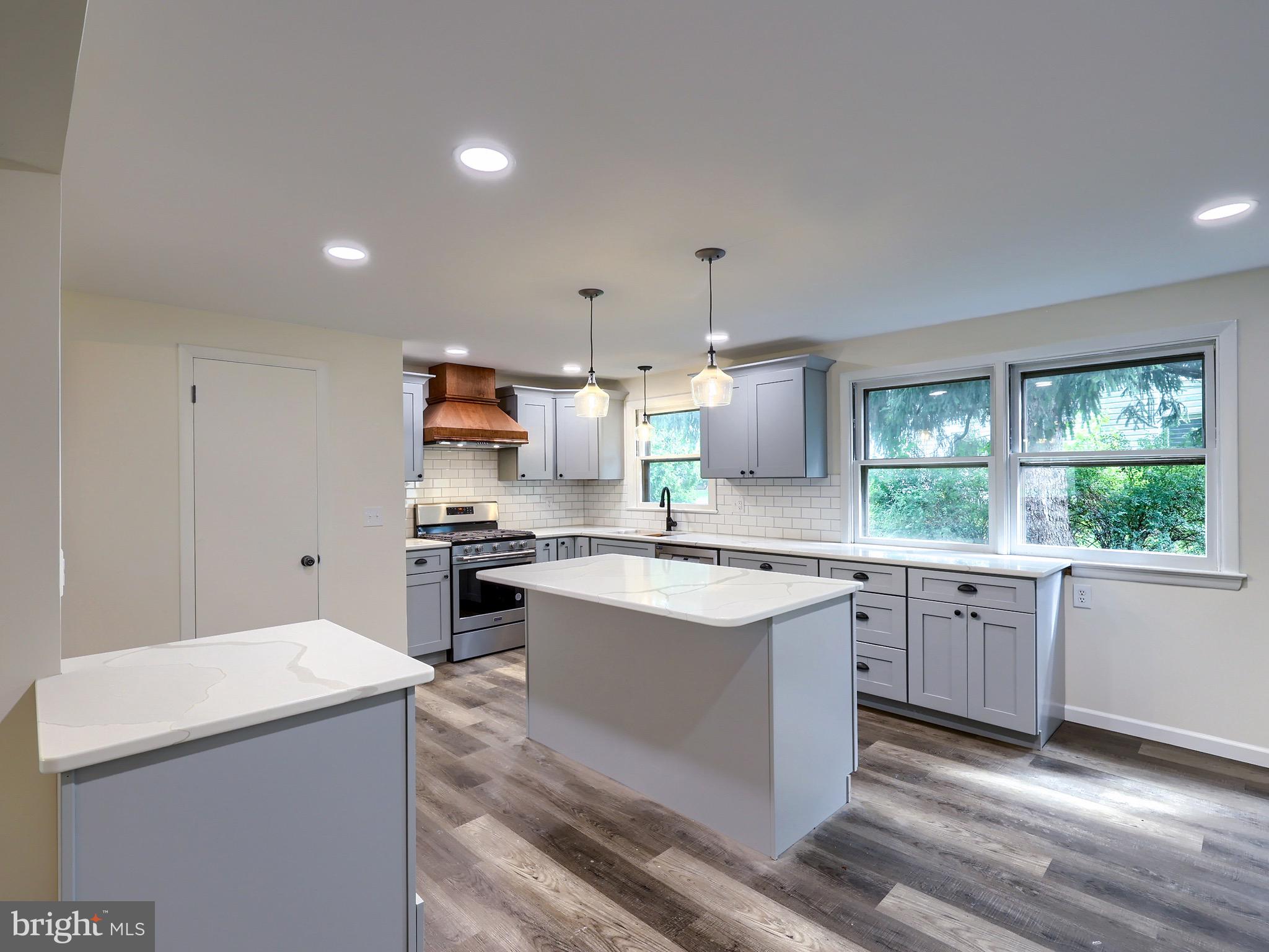 DELBROOK MANOR - Residential