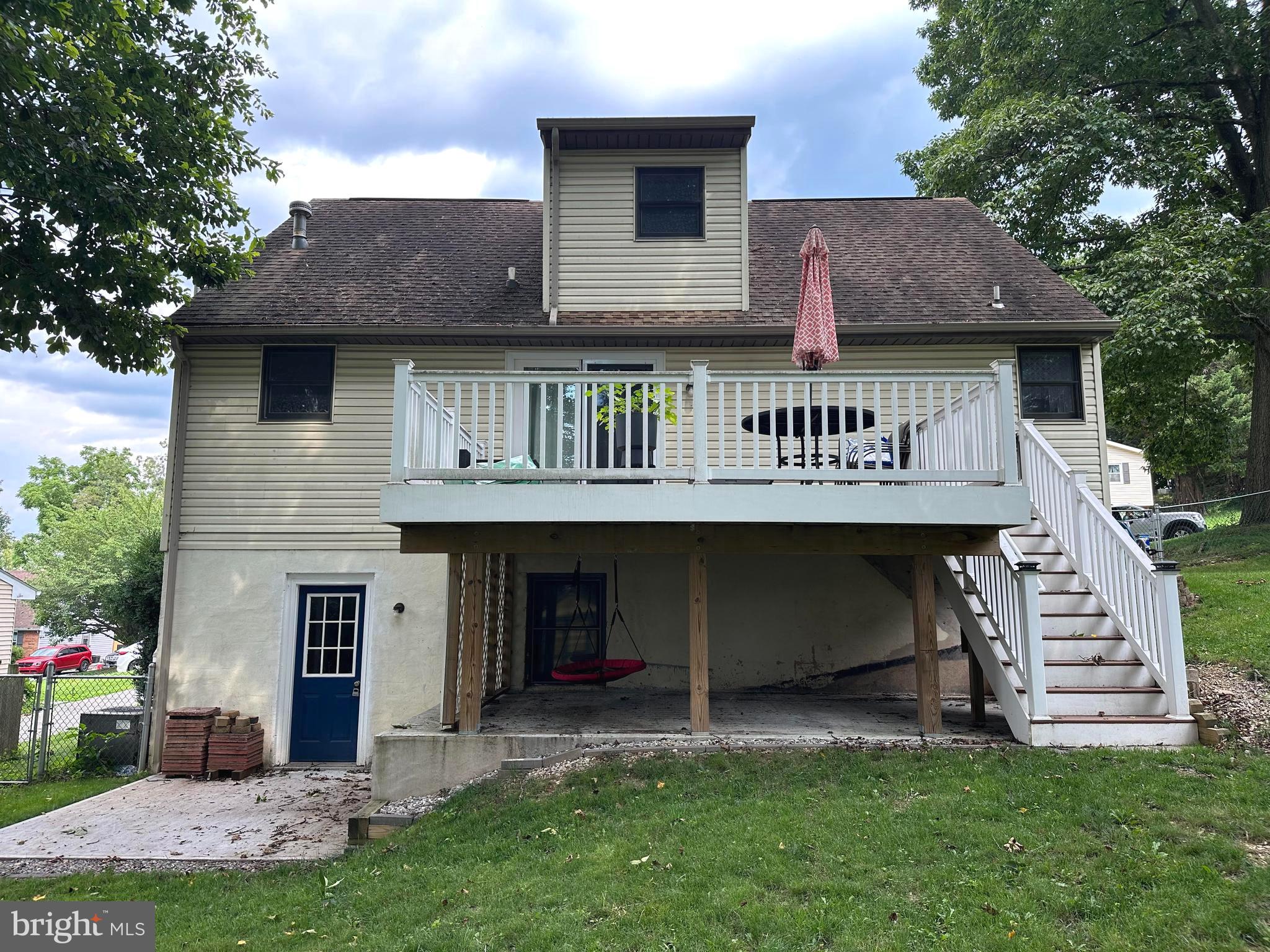 16 MEADOWVIEW DRIVE