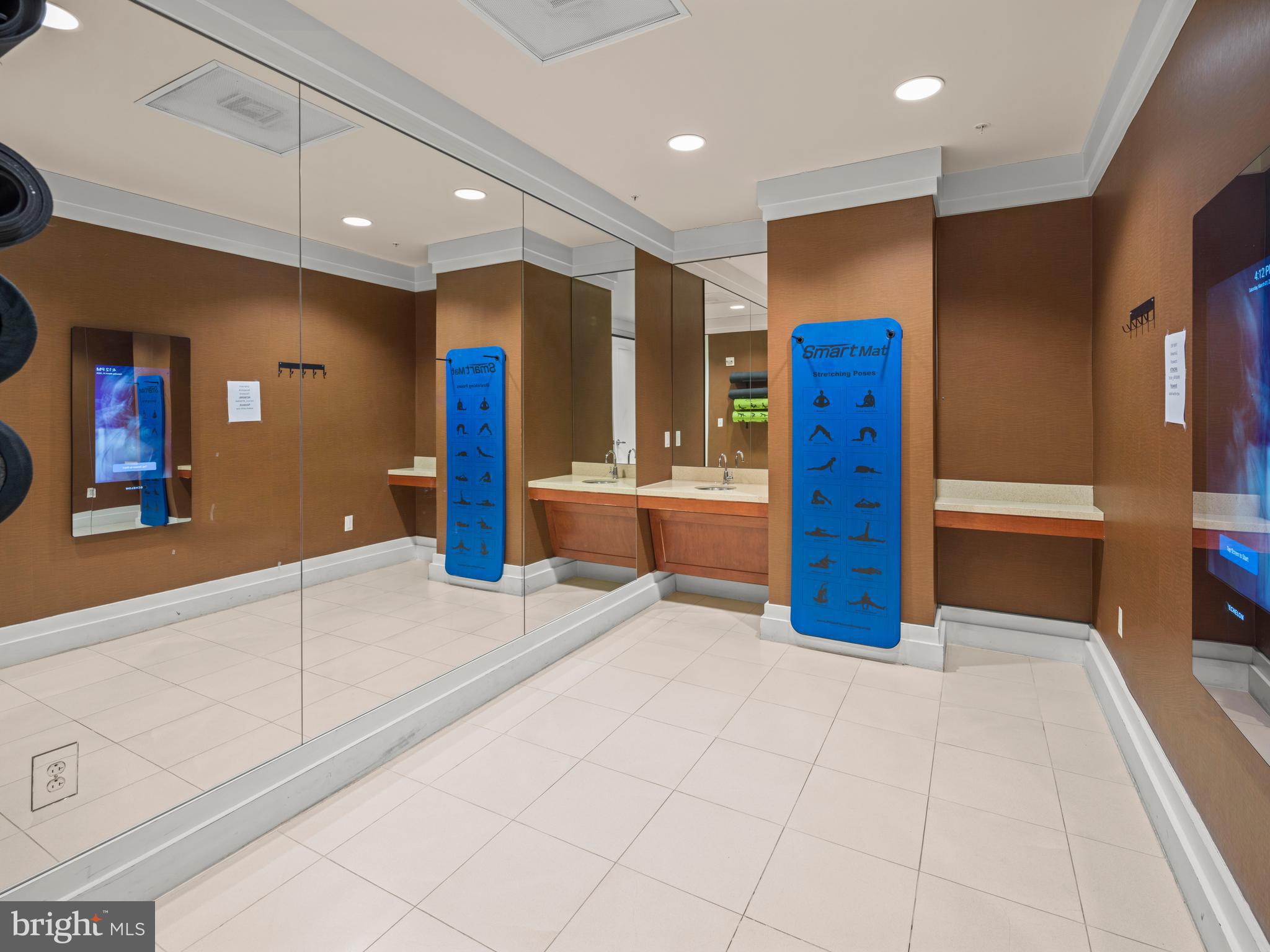 ONE PARK CREST - Residential Lease