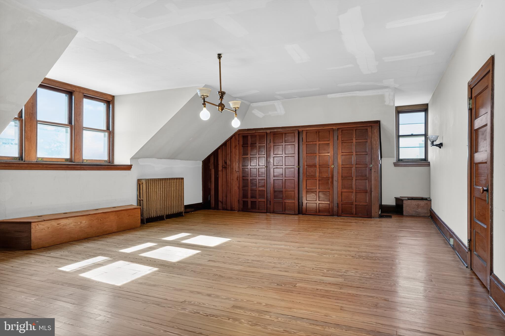 ROXBOROUGH - Residential