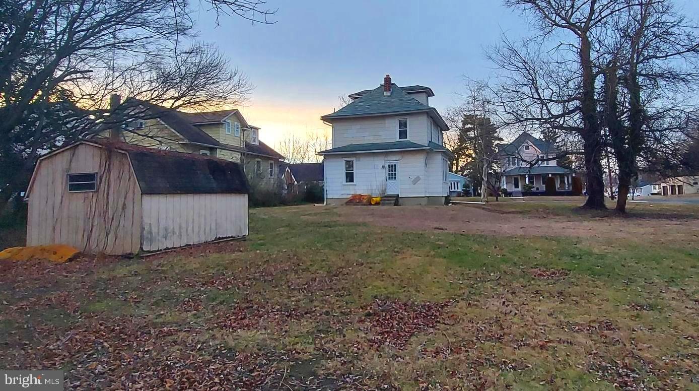 302 W WASHINGTON AVENUE