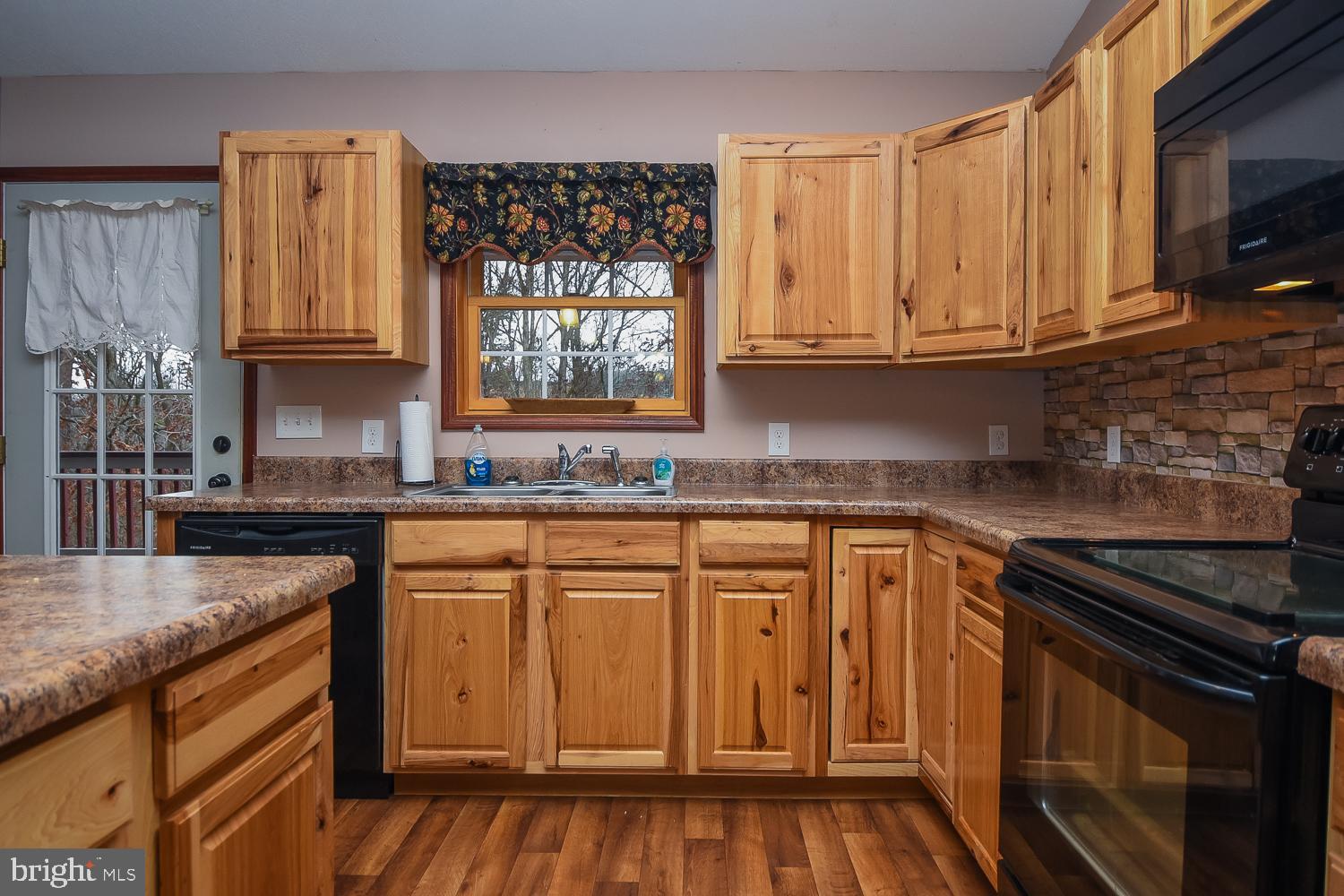 COMMUNITY KNOLLS - Residential