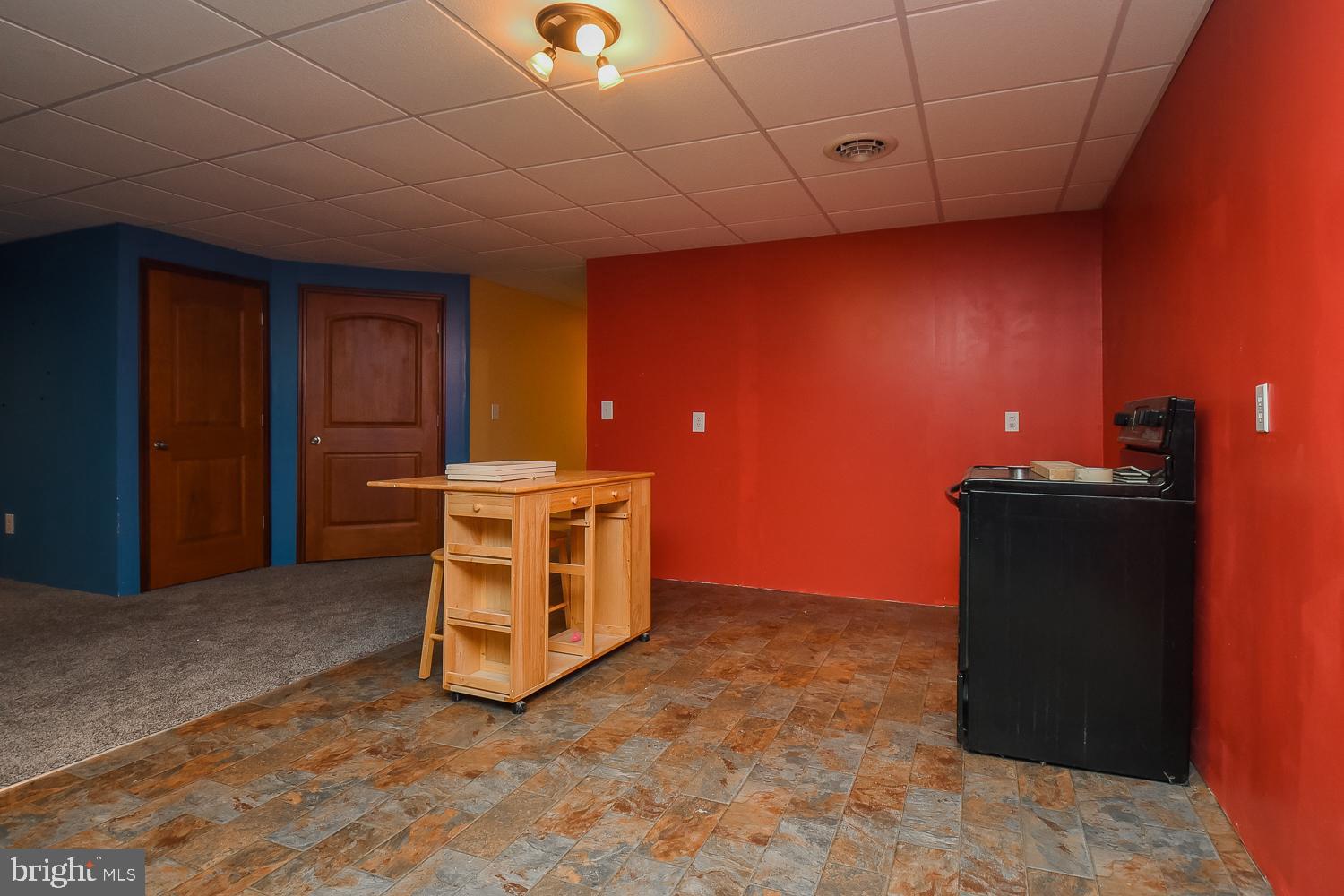 COMMUNITY KNOLLS - Residential