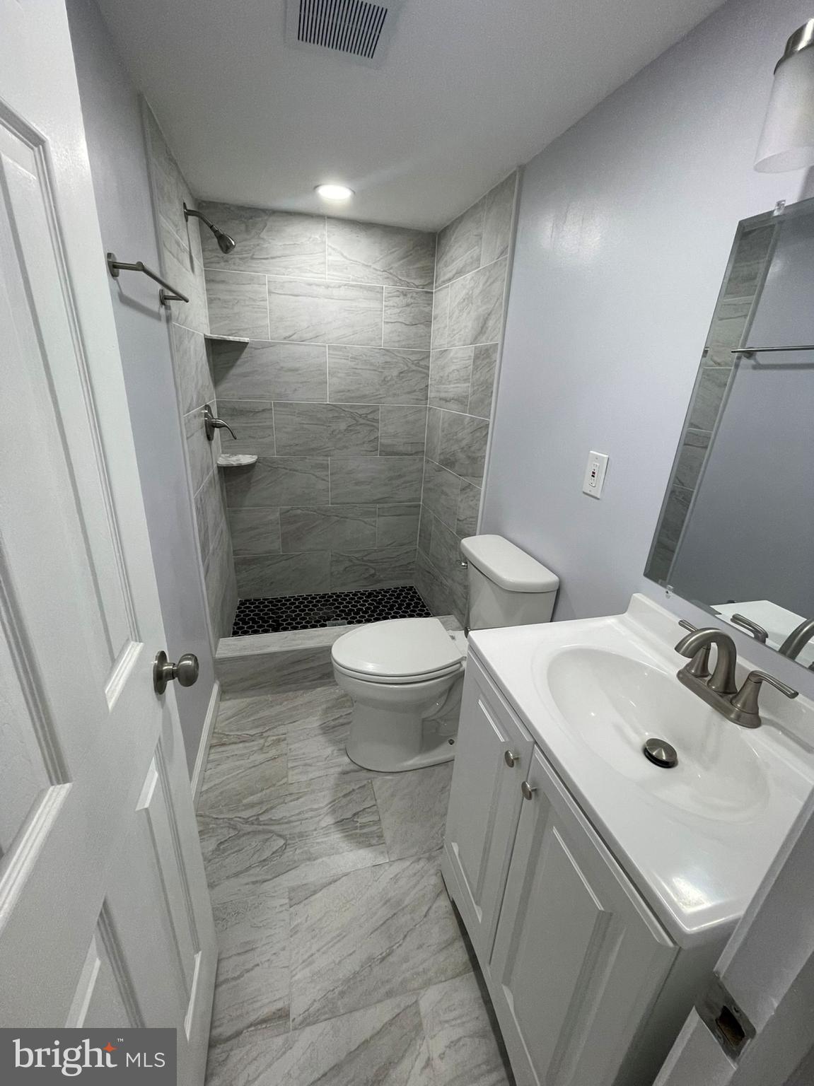 CLINTON WOODS - Residential