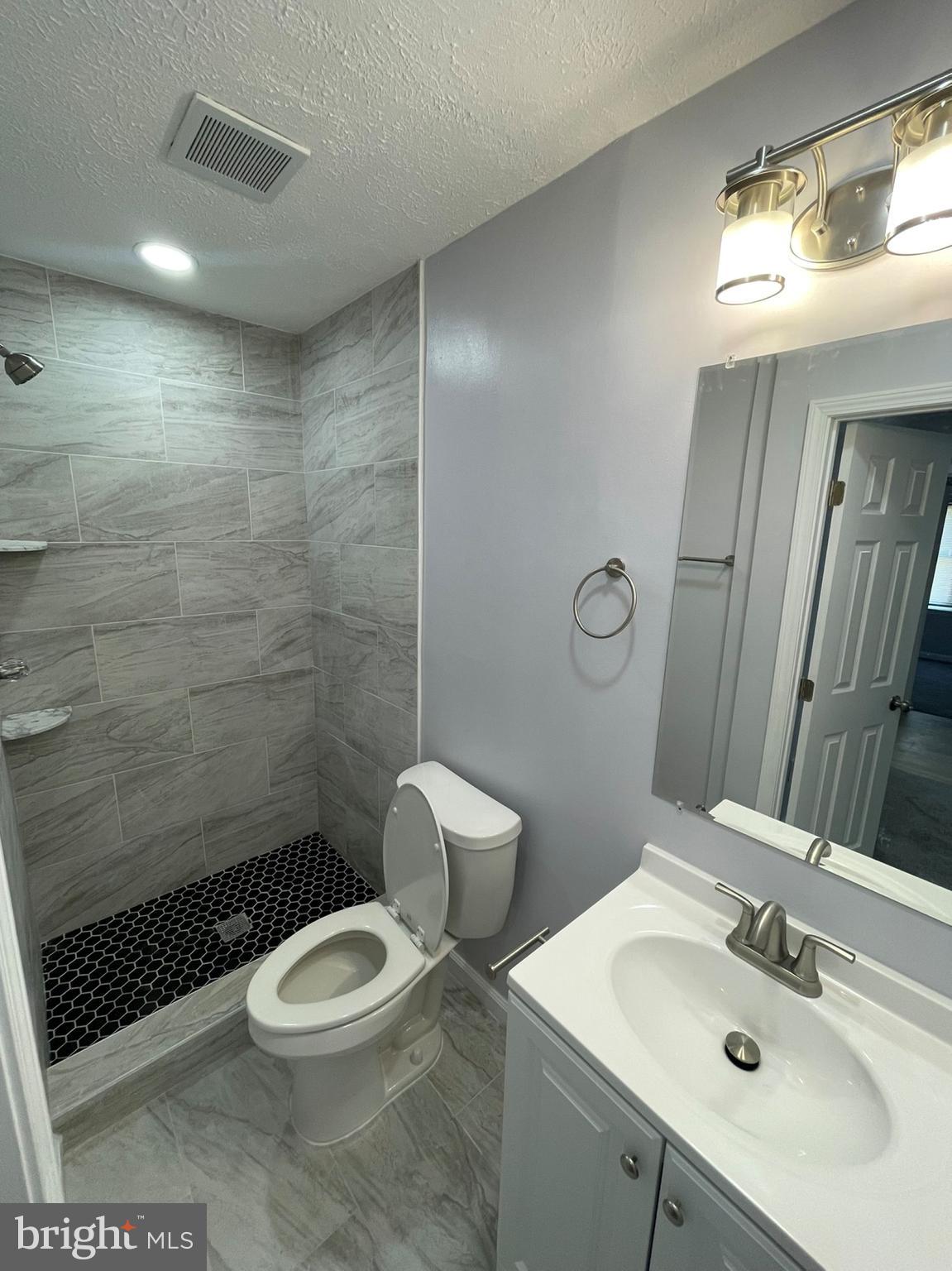 CLINTON WOODS - Residential