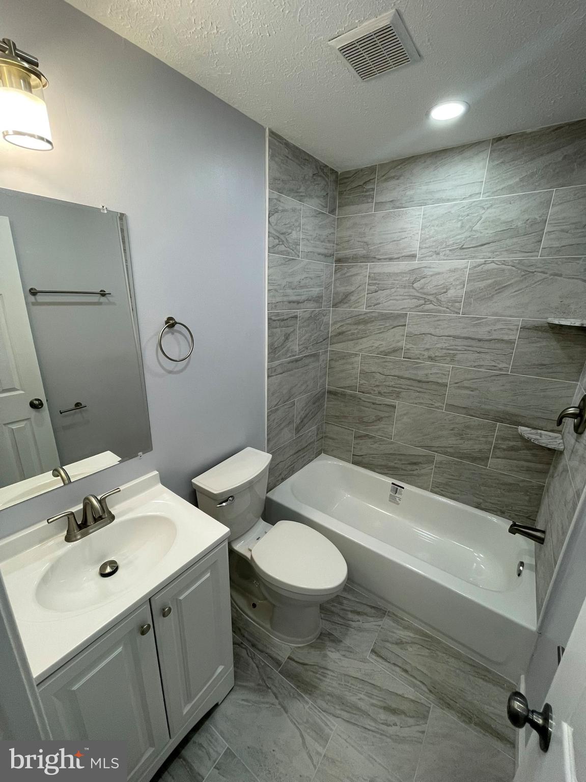 CLINTON WOODS - Residential