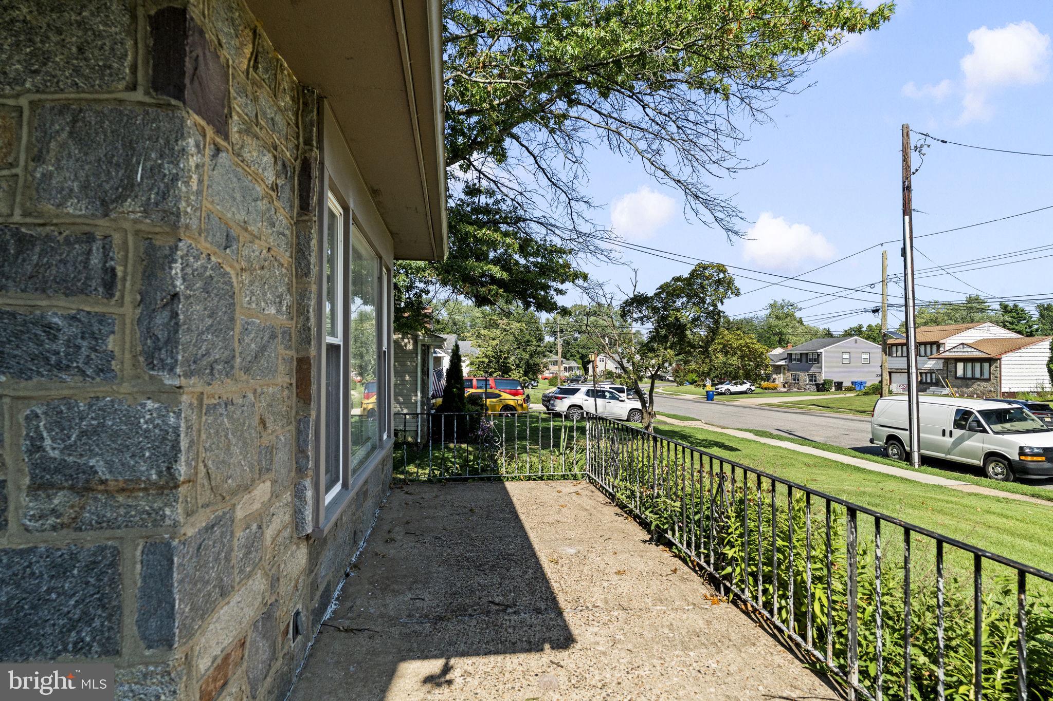 440 WILLOW DRIVE